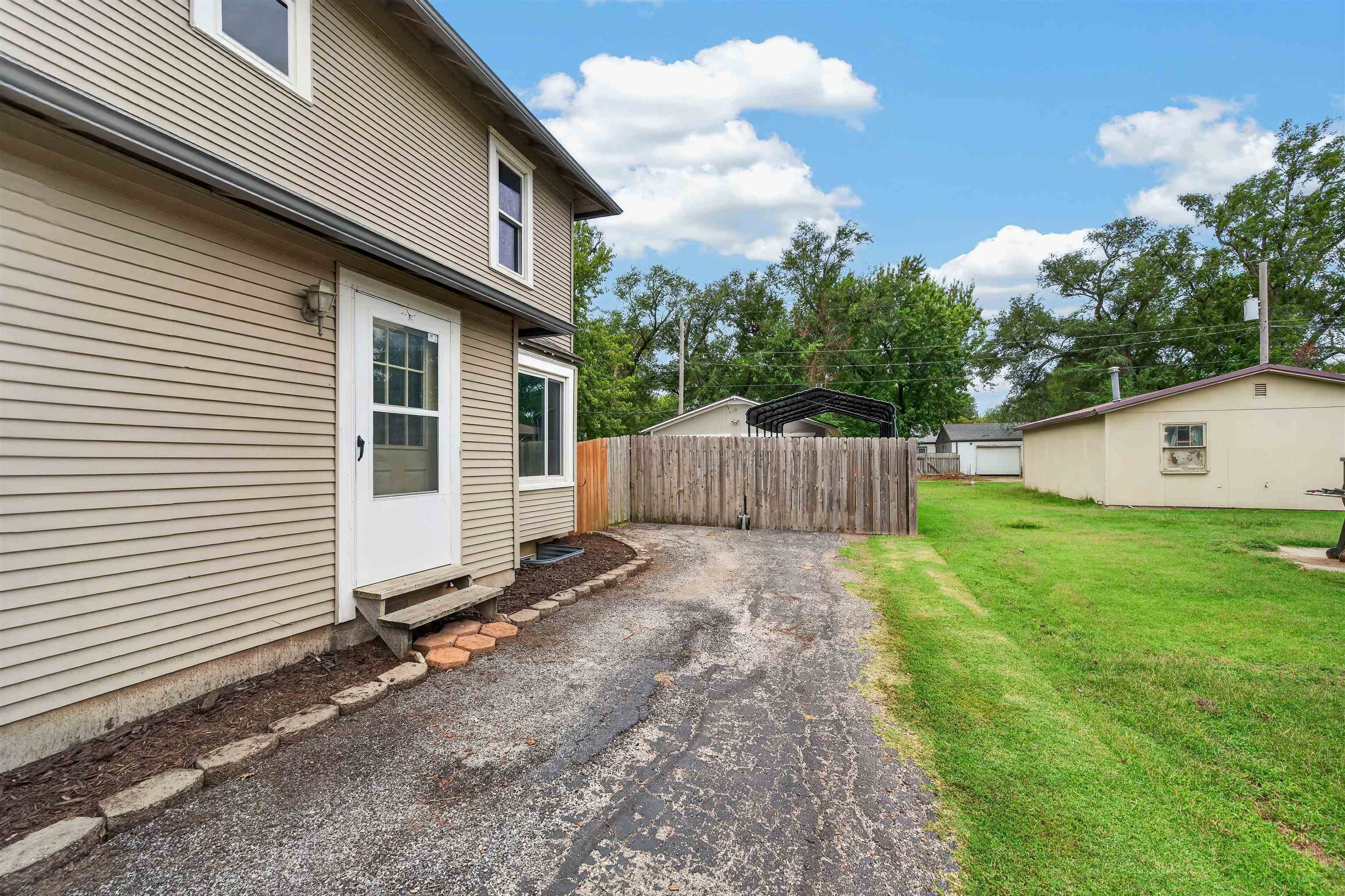 1012 S Elm St Property Photo 29