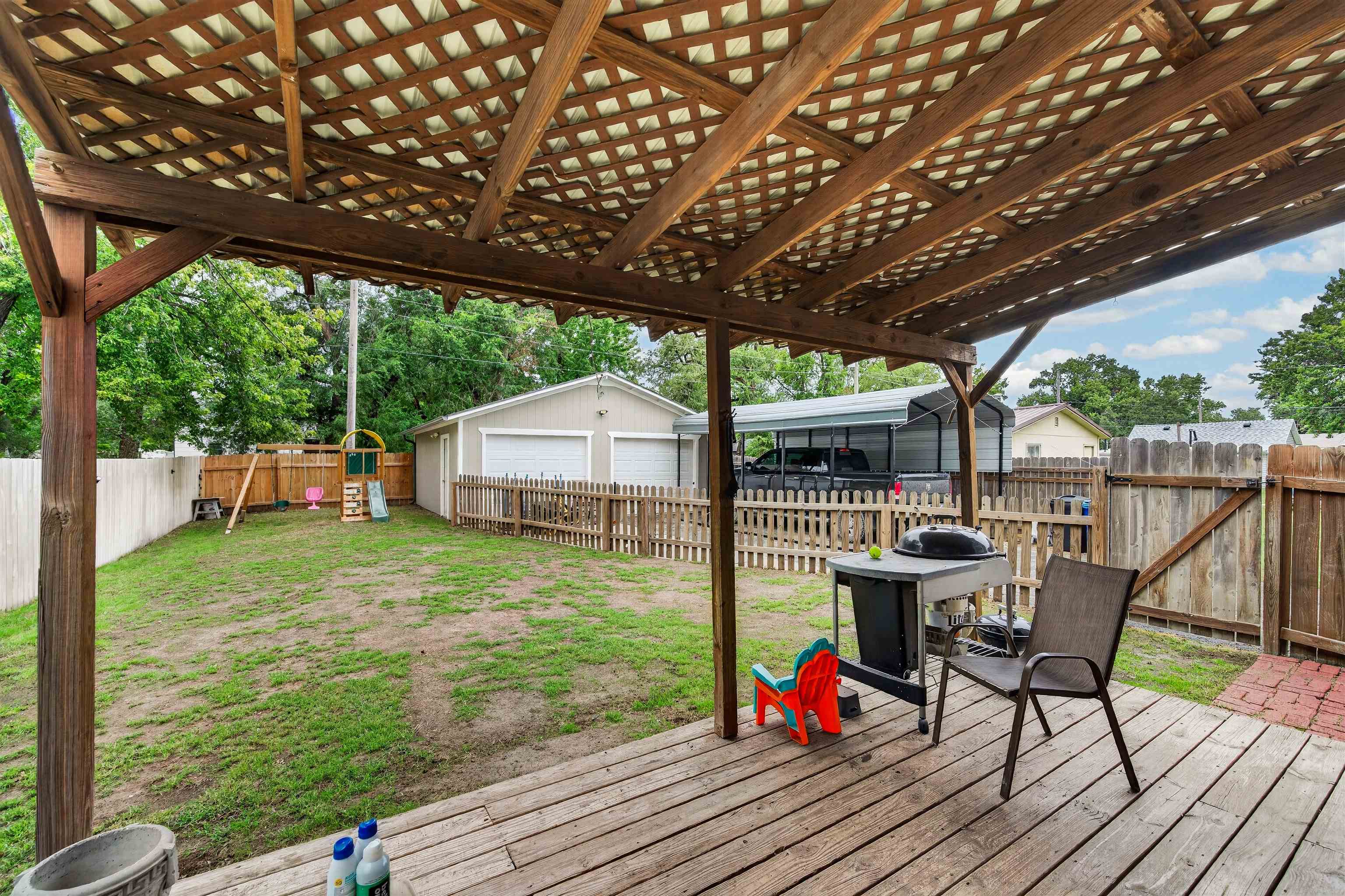 1012 S Elm St Property Photo 31