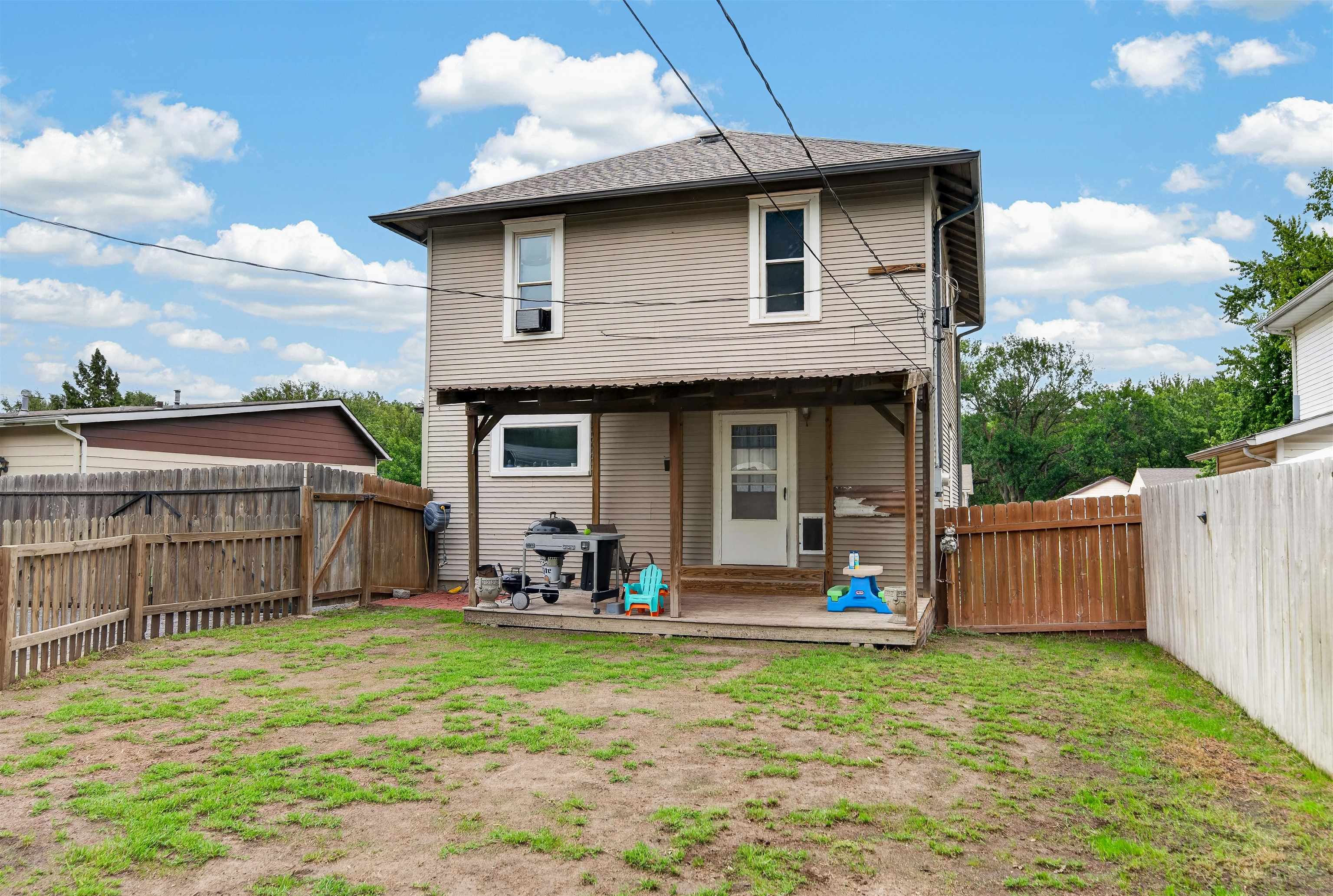 1012 S Elm St Property Photo 36