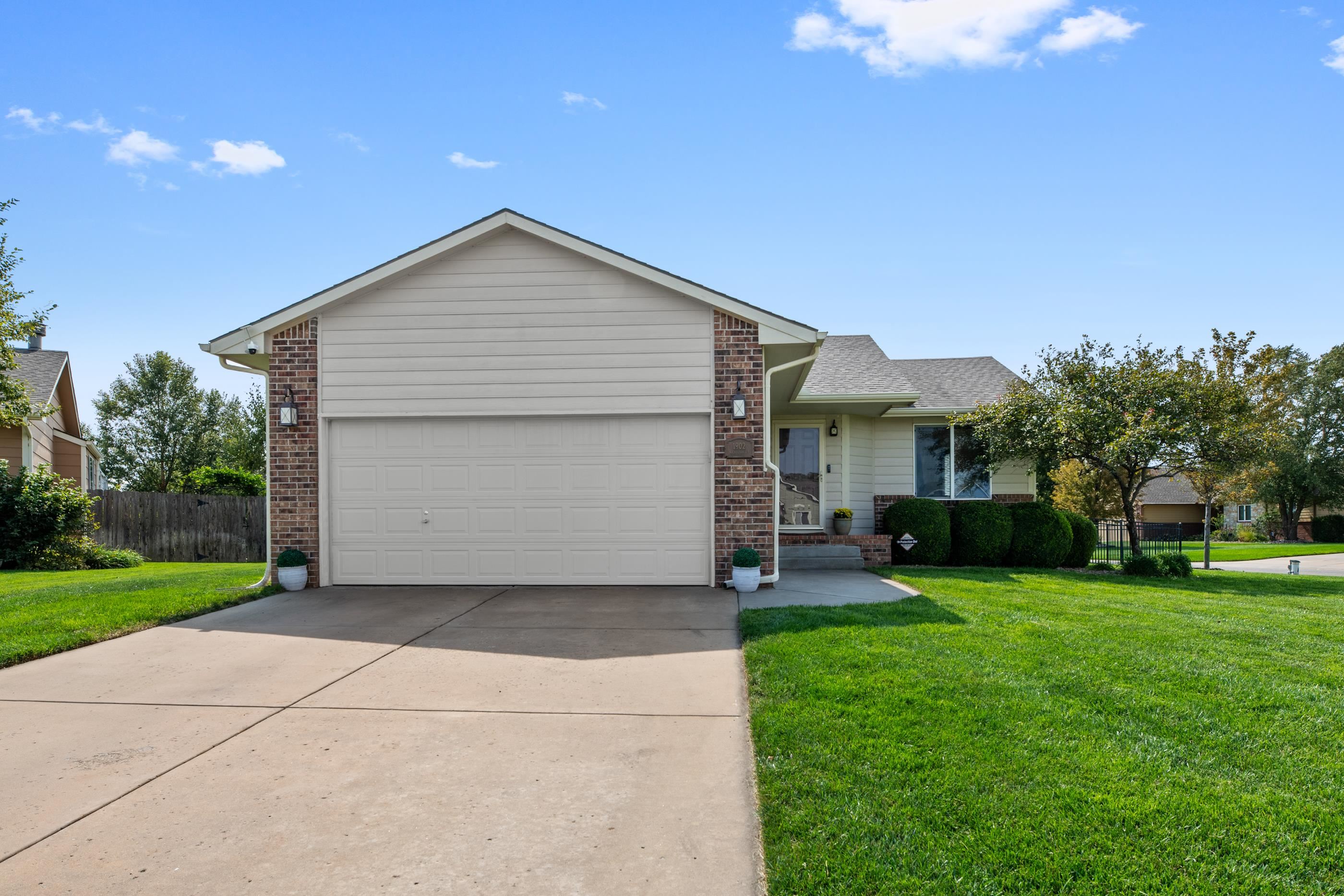 1902 N Nickelton Ct. Property Photo 1