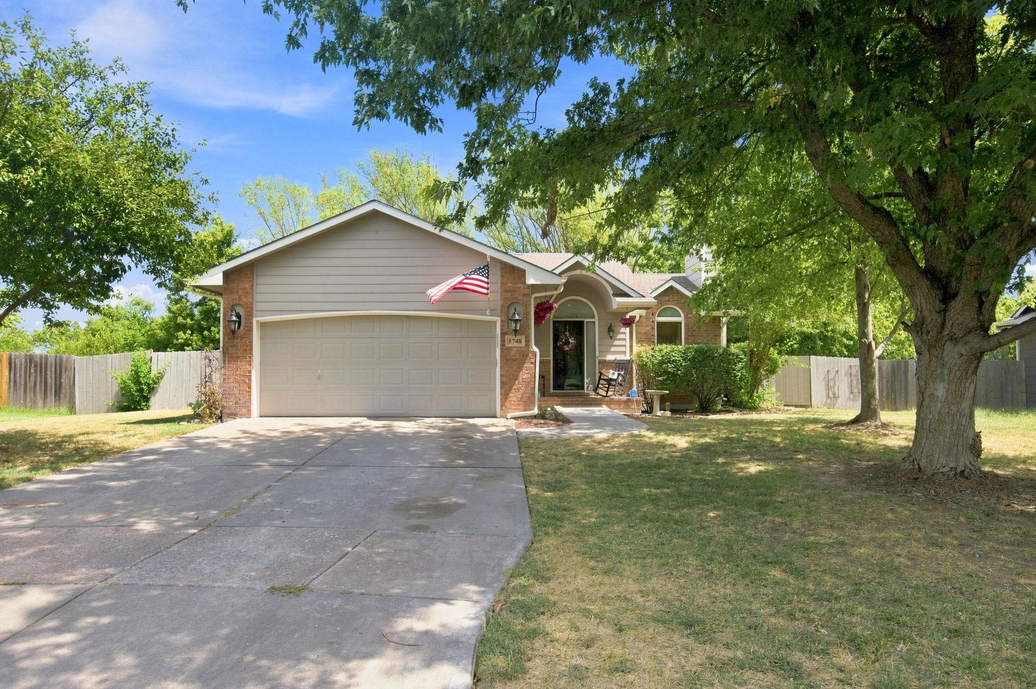 1748 N Basswood Ct Property Photo 1