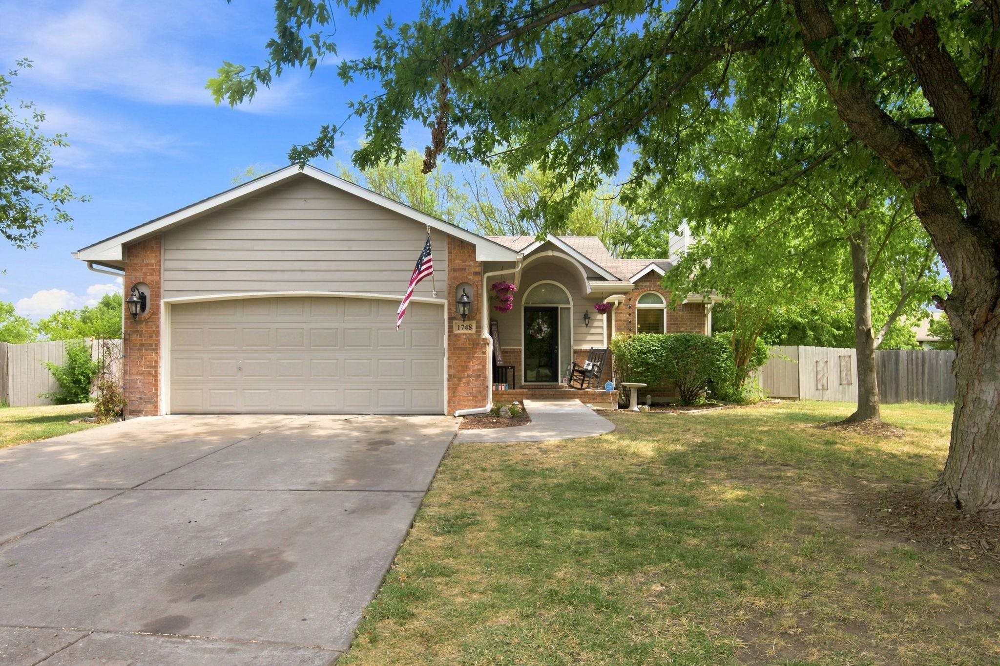 1748 N Basswood Ct Property Photo 4
