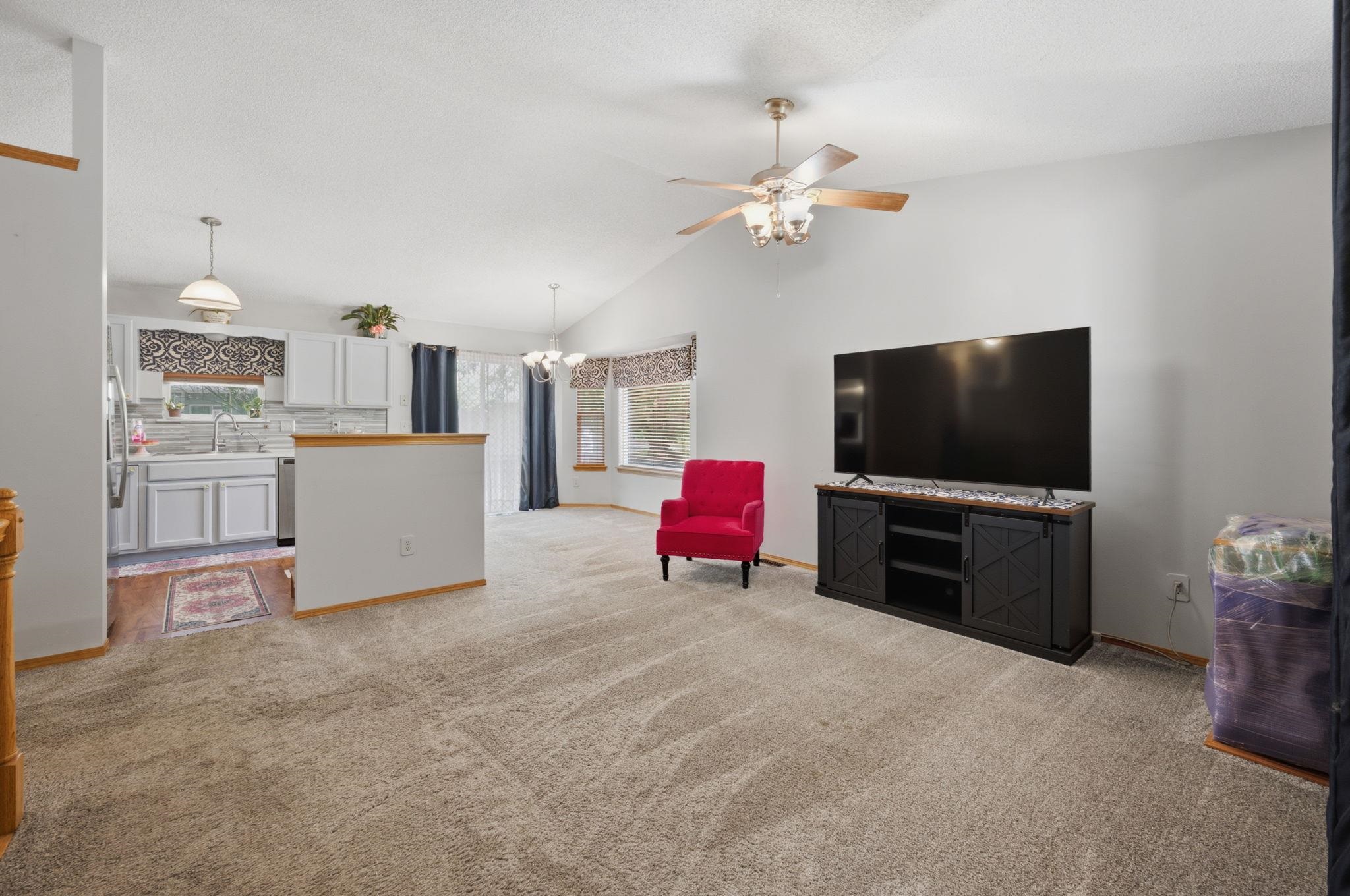 1748 N Basswood Ct Property Photo 7