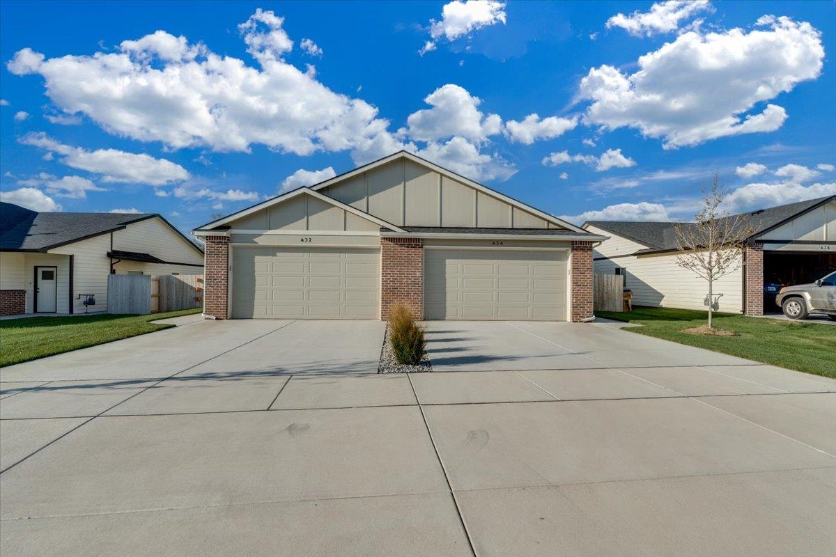 432 Briarbrook Ln Property Photo 1