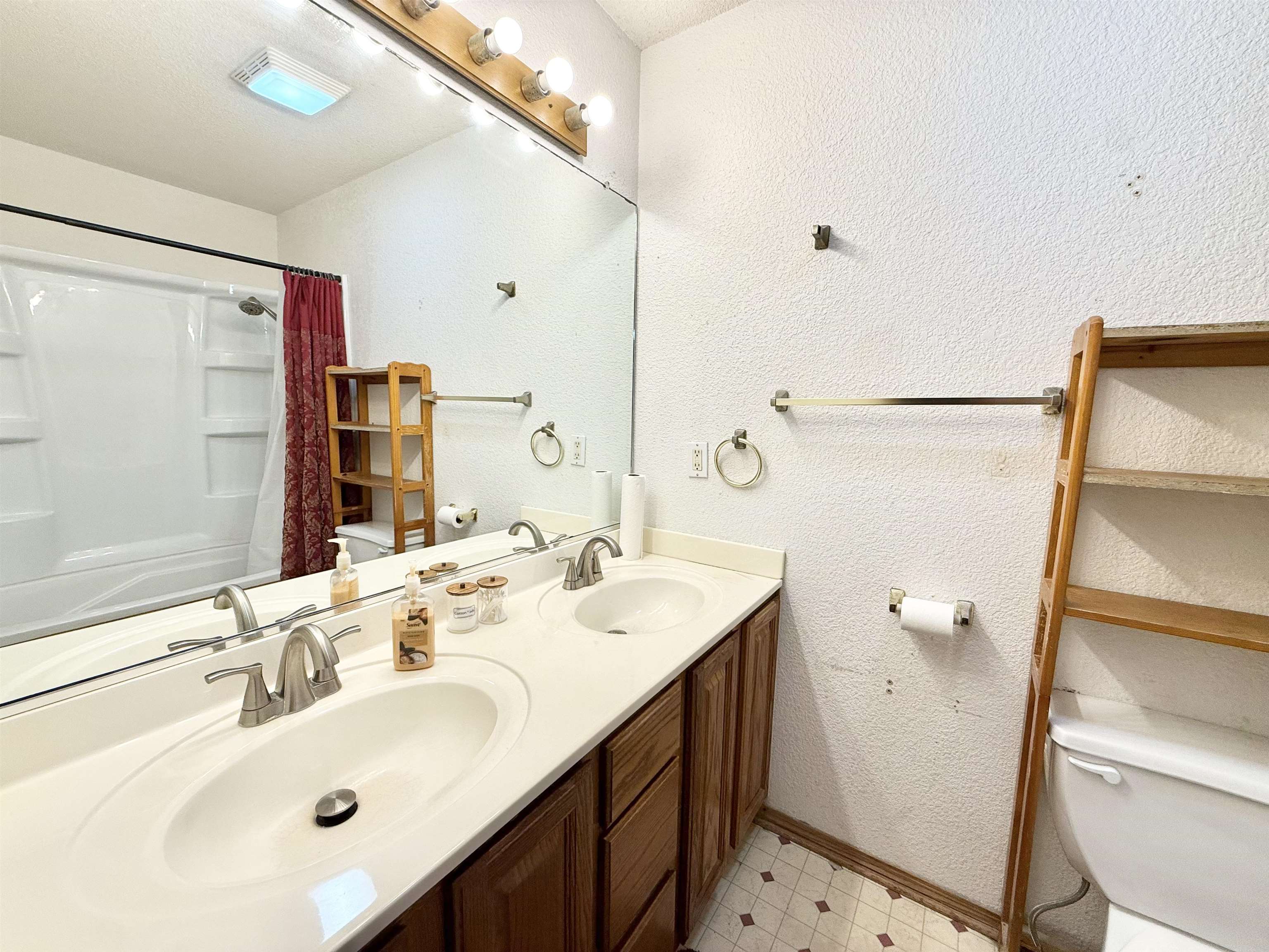 1831 S Brandon St Property Photo 24