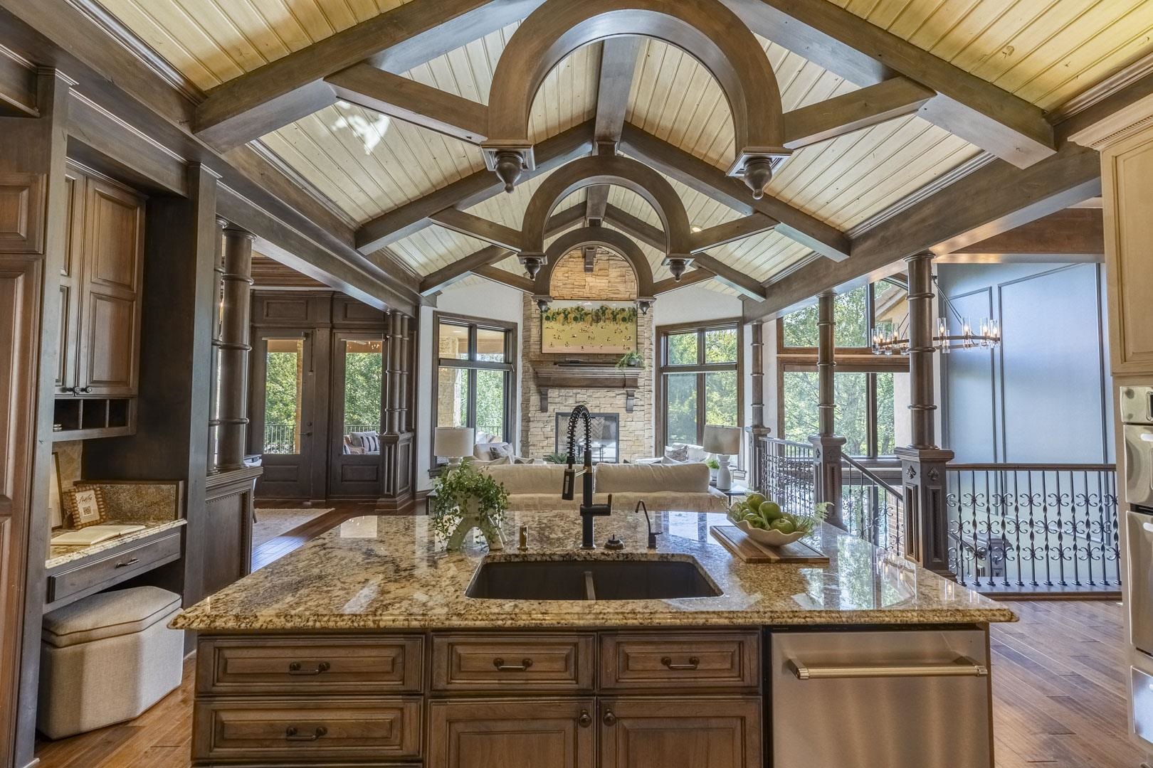10806 E Glengate Property Photo 8
