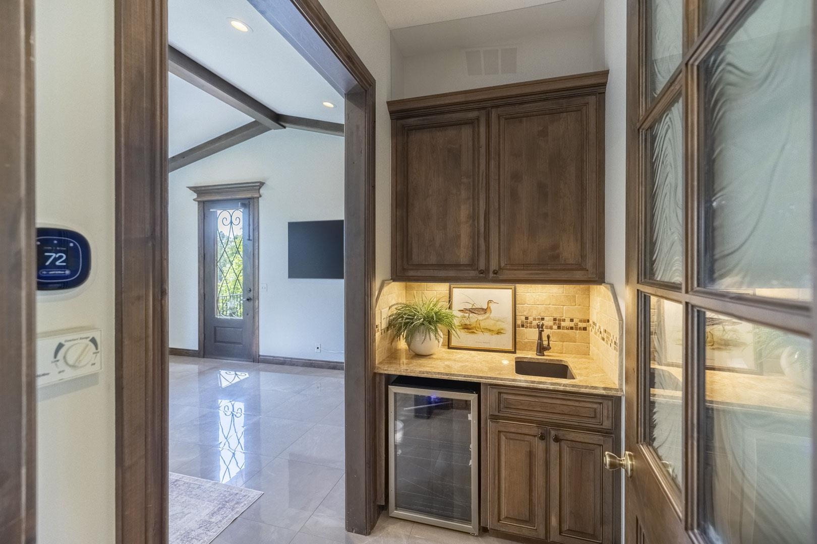 10806 E Glengate Property Photo 15