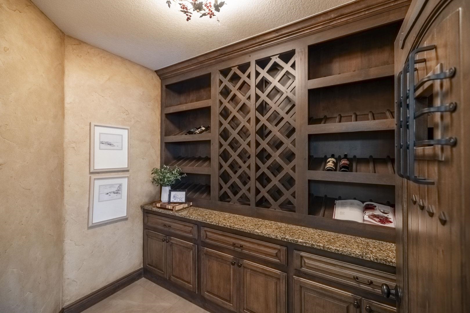 10806 E Glengate Property Photo 24