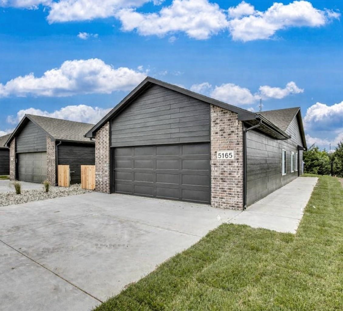 5165 N Sweetwater Road Property Photo 1