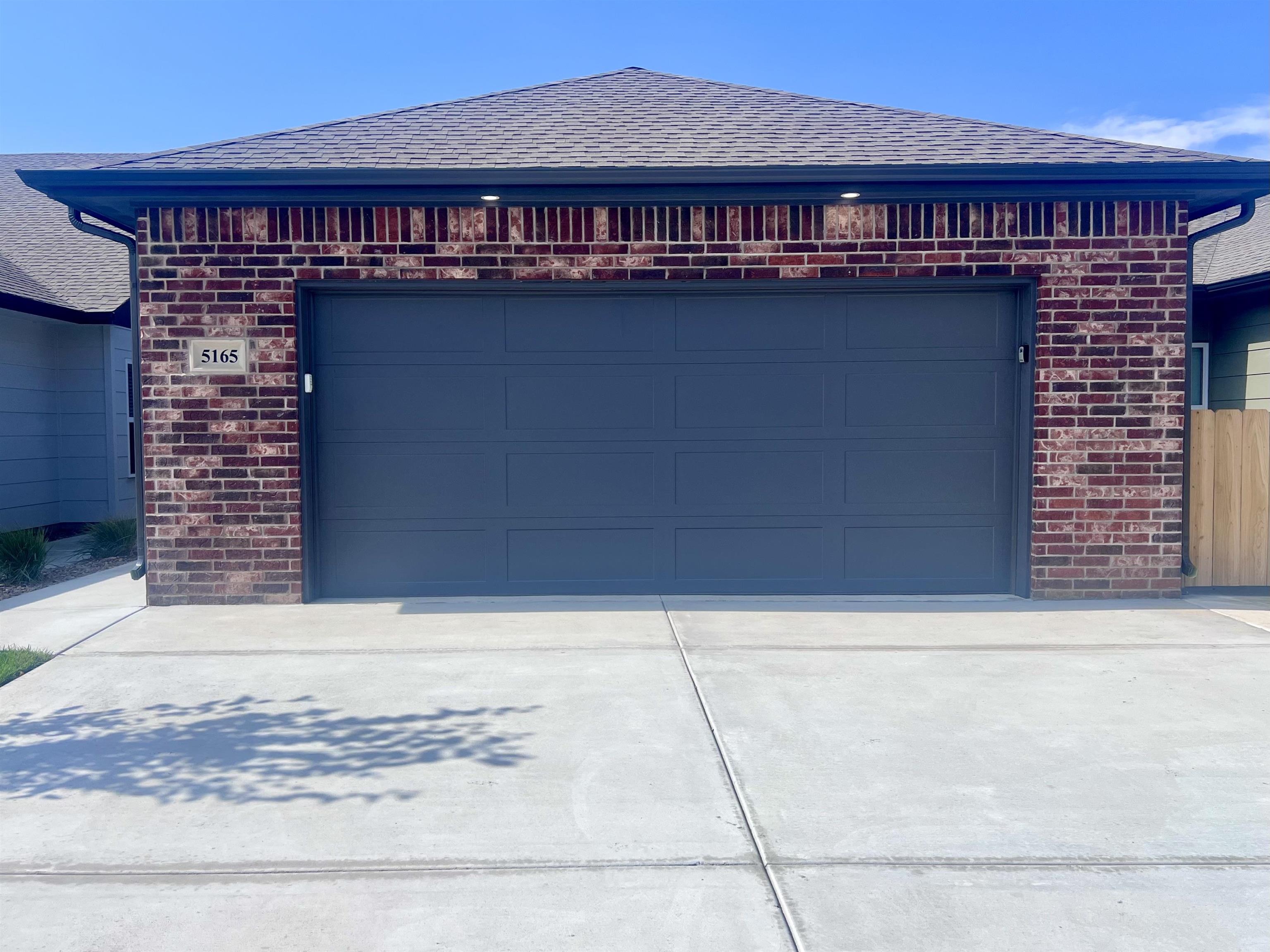 5165 N Sweetwater Road Property Photo 1