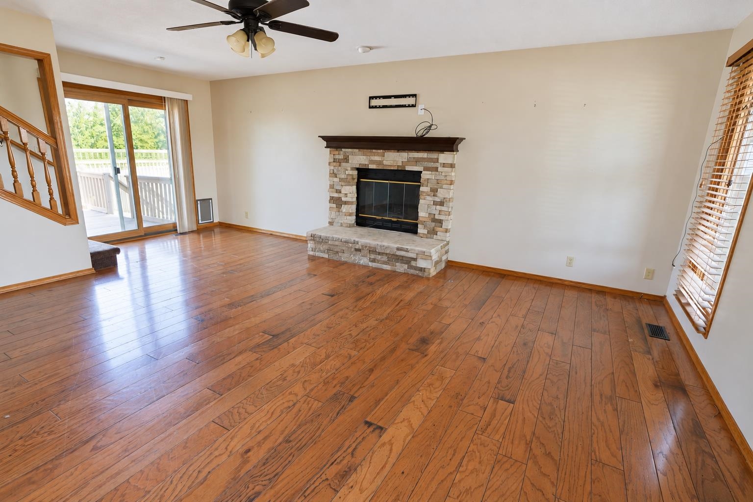 134 N Karren Ct Property Photo 4