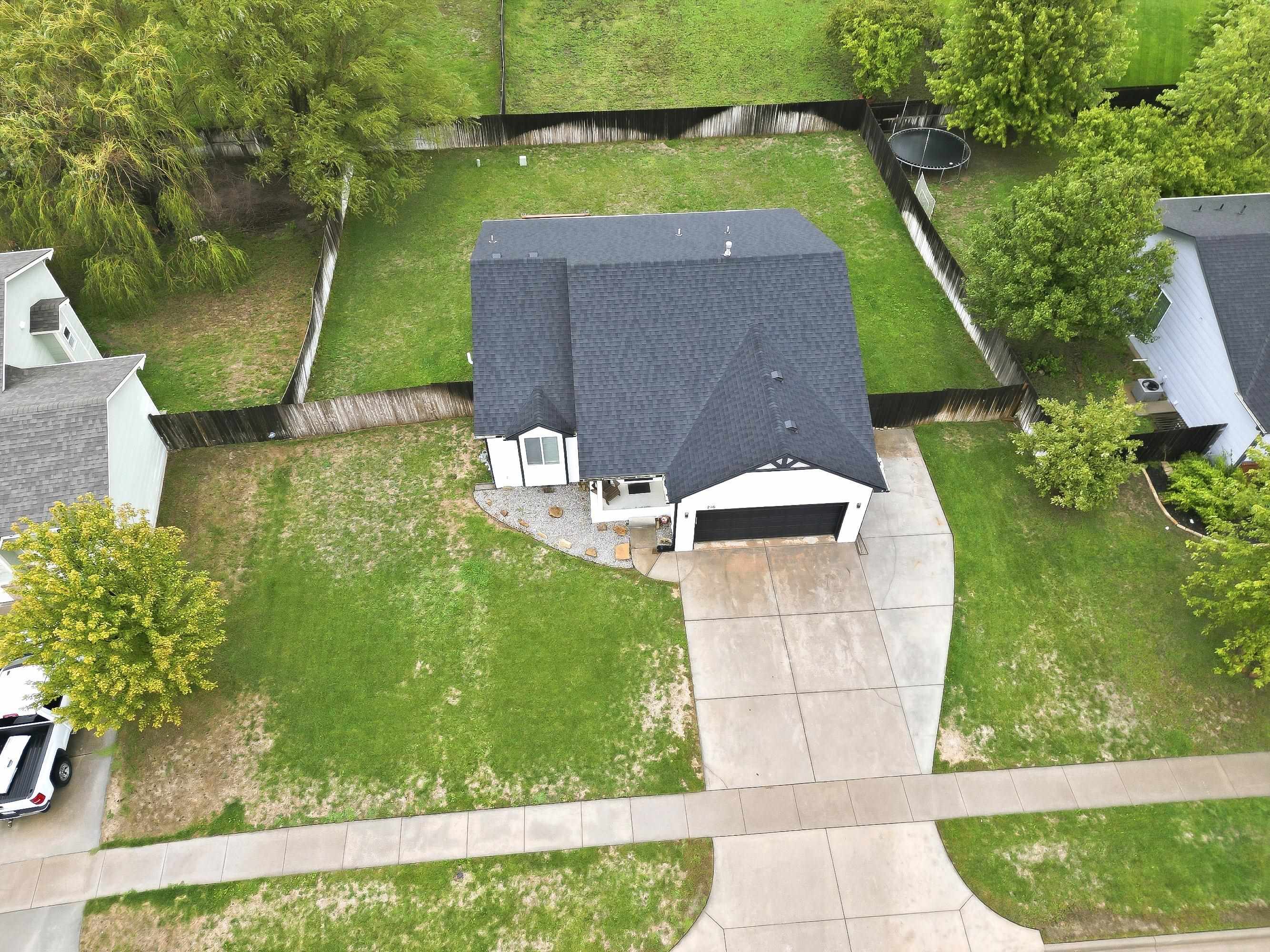 216 W Poplar Property Photo 2