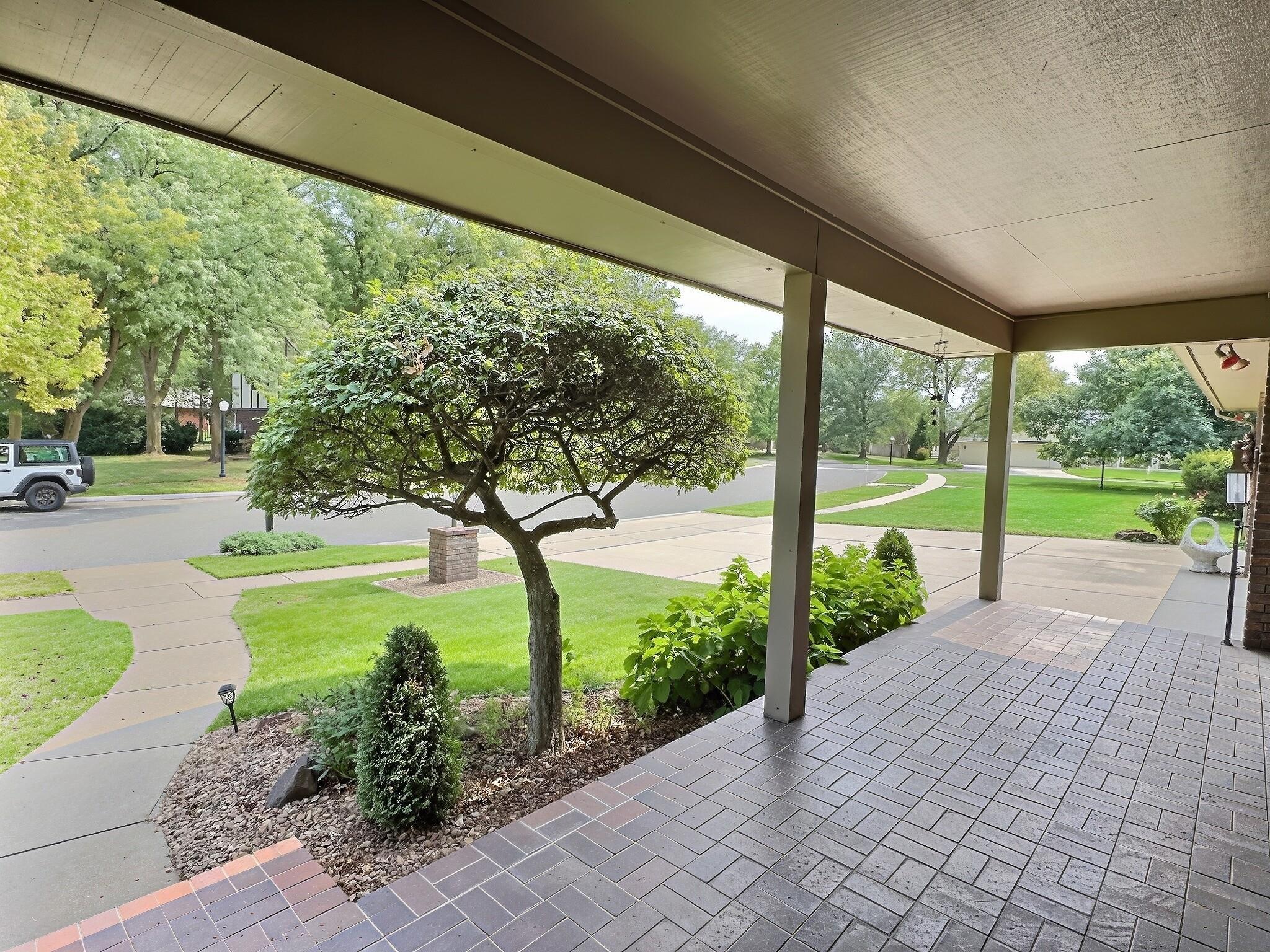 3 Tanglewood Ln Property Photo 3