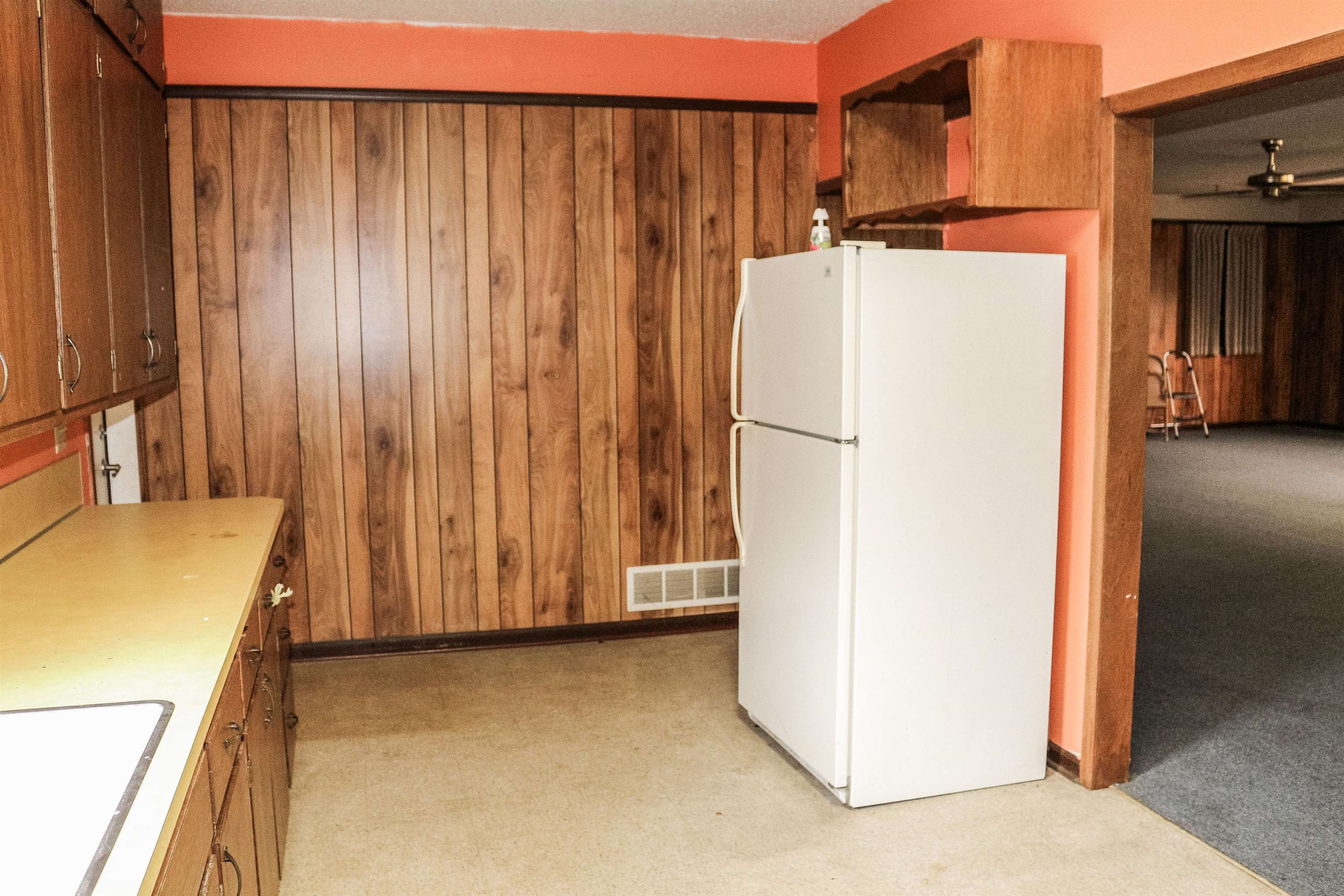 310 S Central Property Photo 8