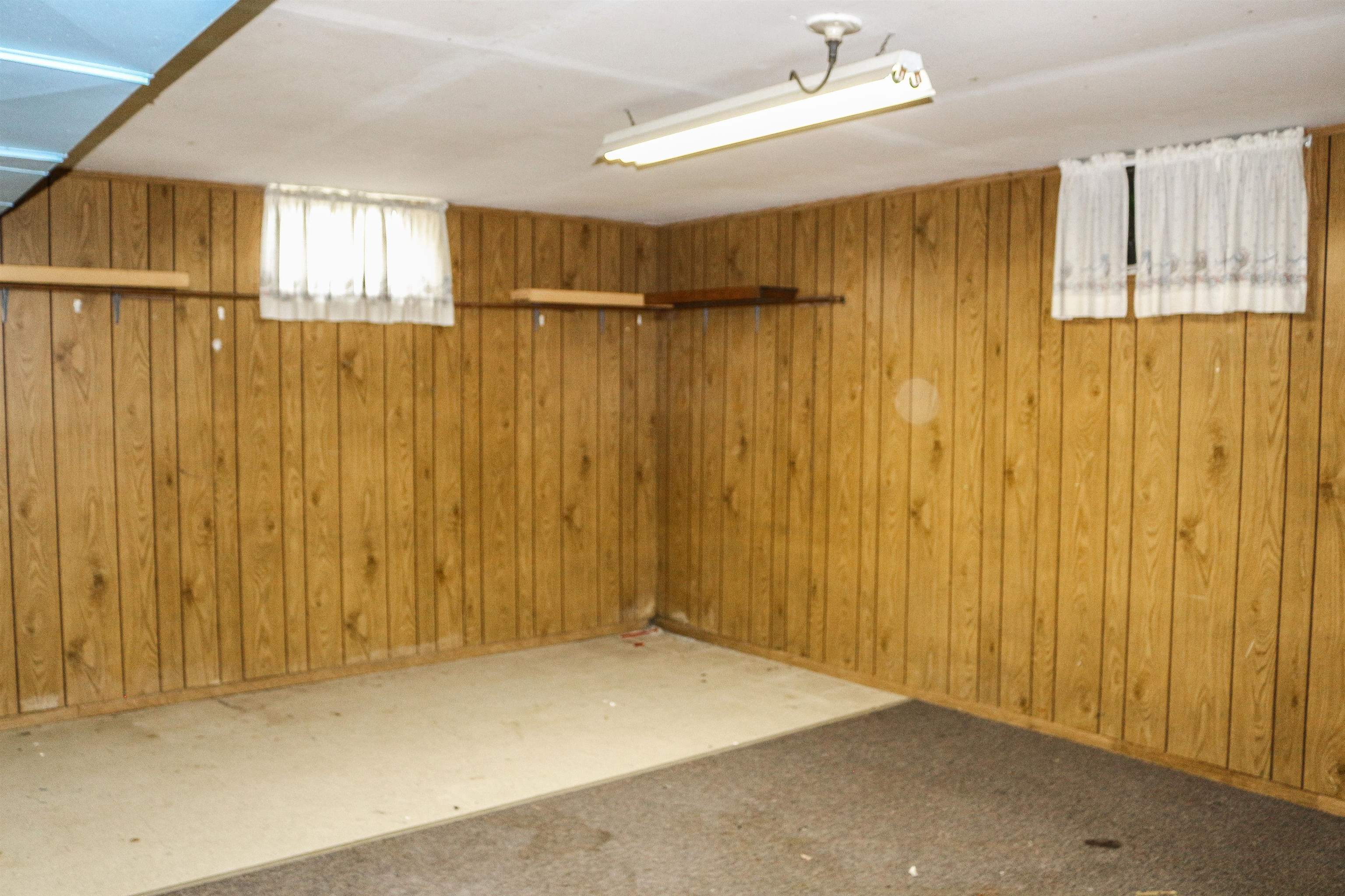 310 S Central Property Photo 18