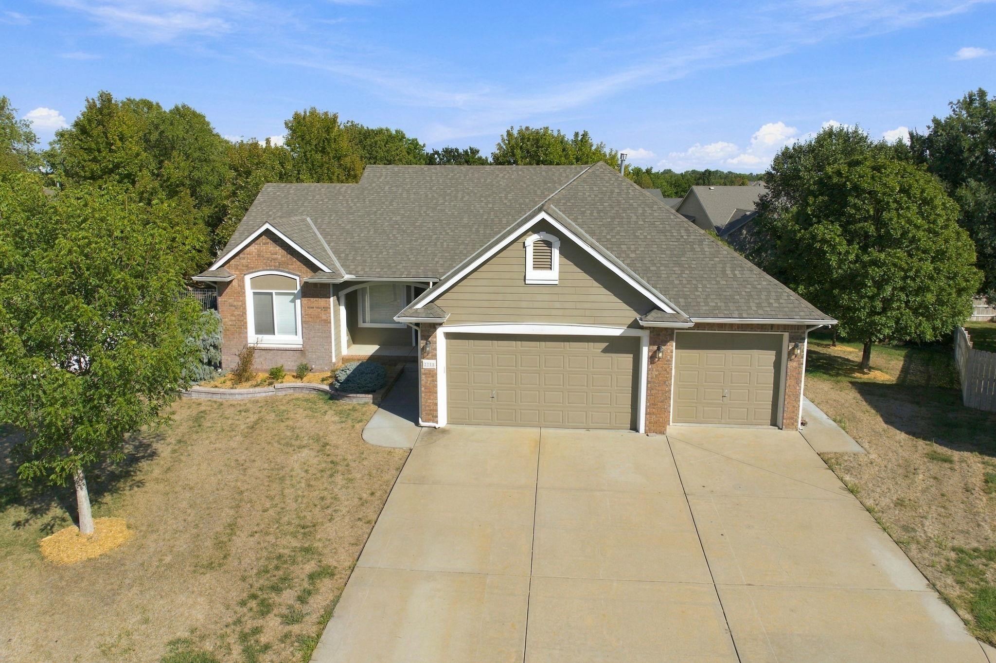 2213 E Myrtlewood Ct Property Photo 2