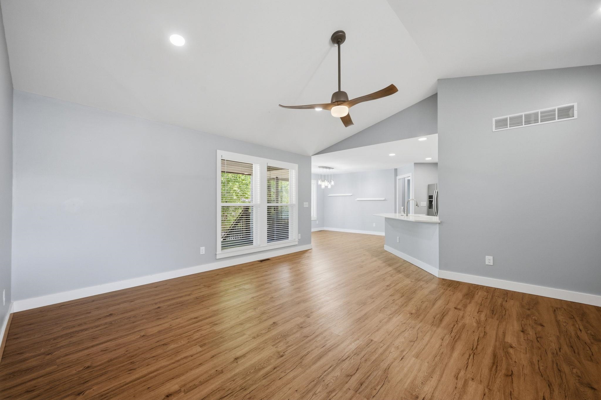 2213 E Myrtlewood Ct Property Photo 7