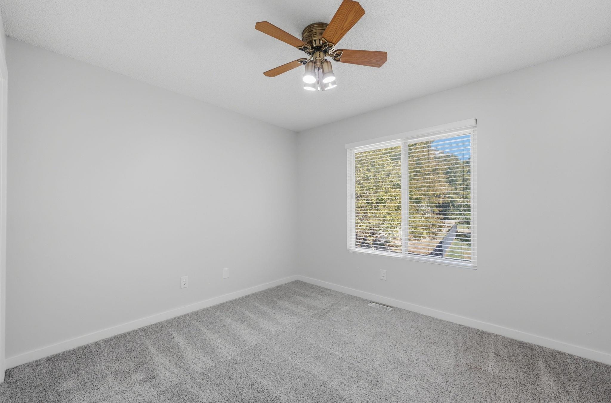2213 E Myrtlewood Ct Property Photo 20