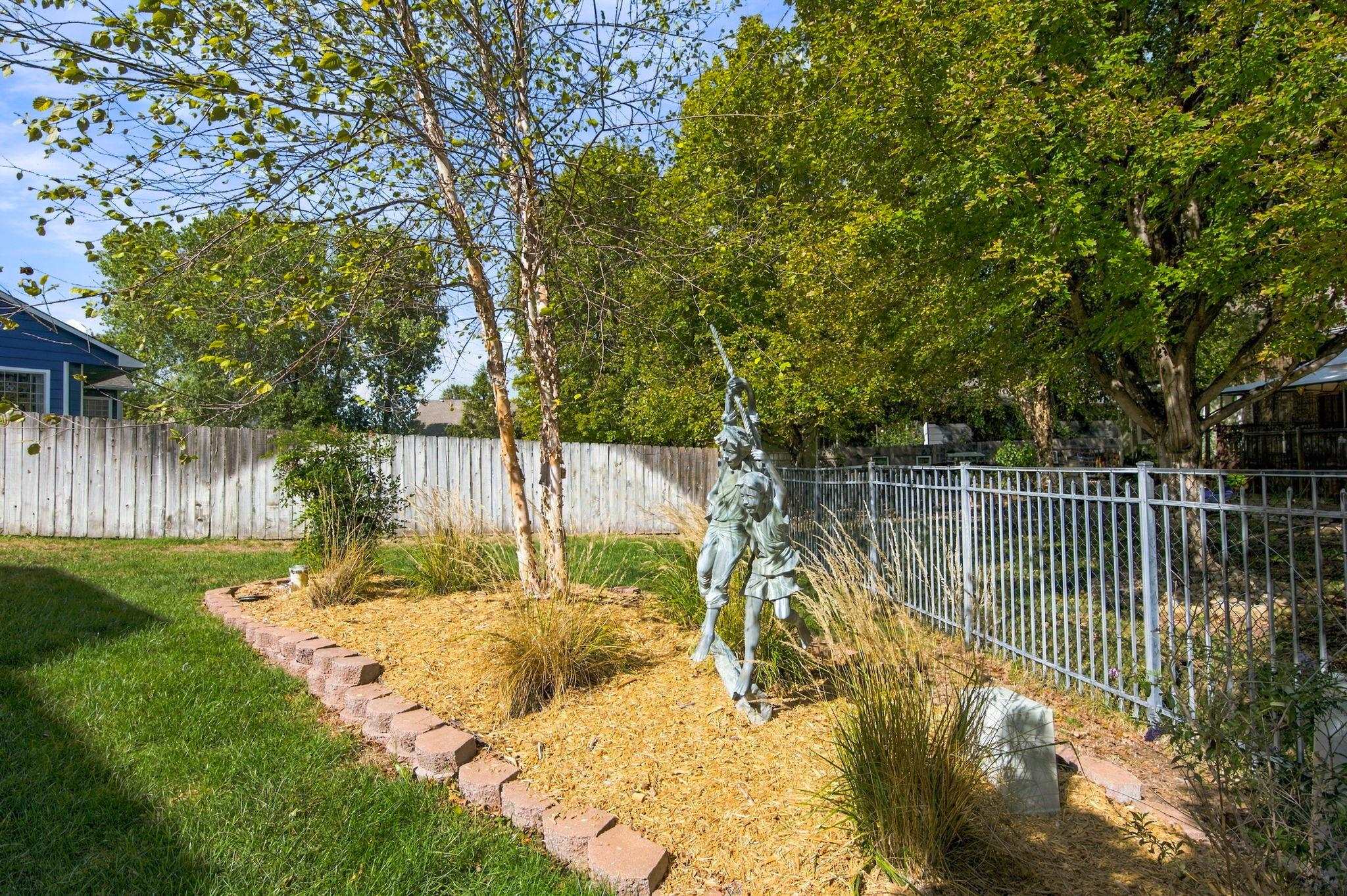 2213 E Myrtlewood Ct Property Photo 35