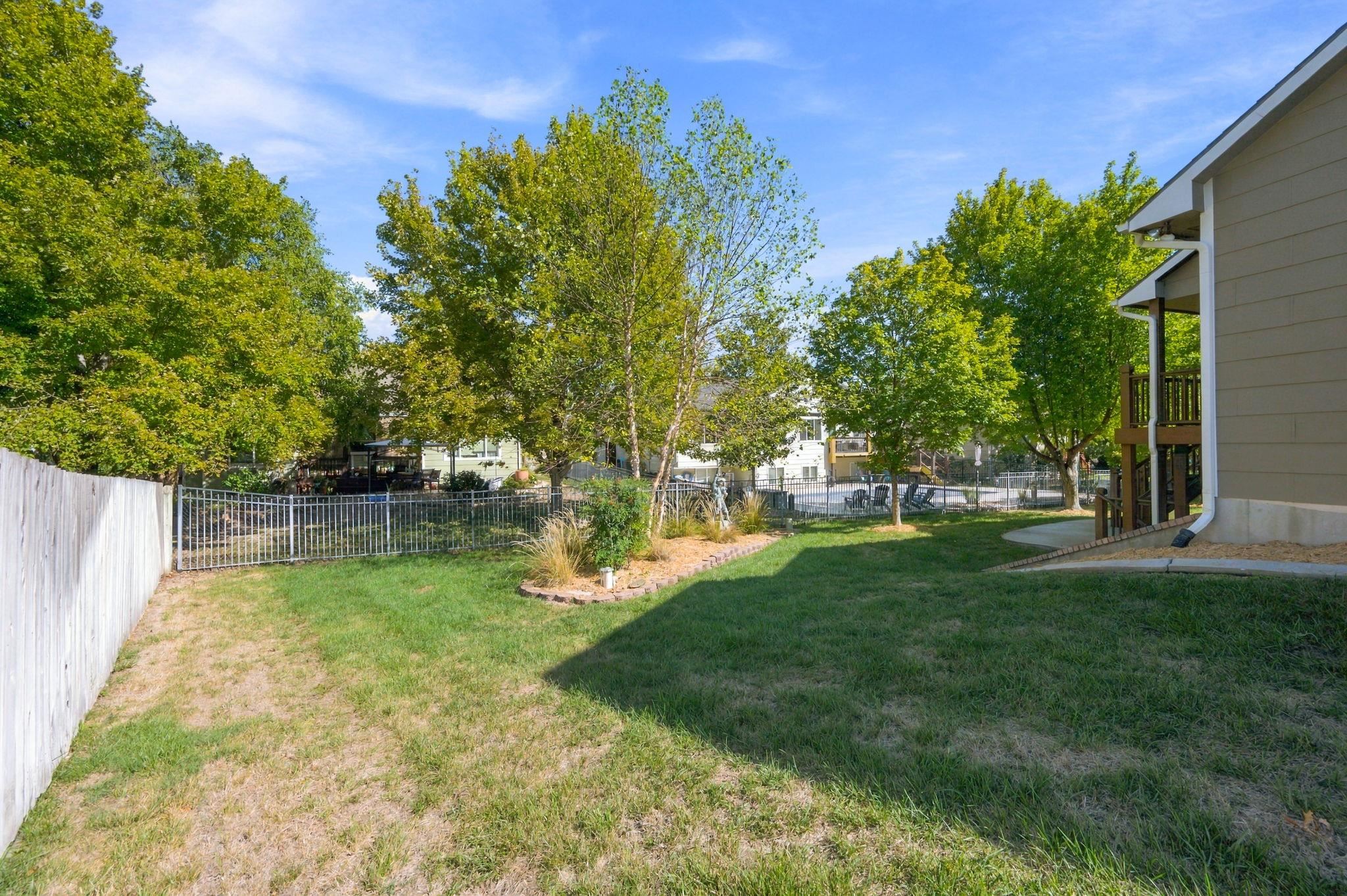 2213 E Myrtlewood Ct Property Photo 36