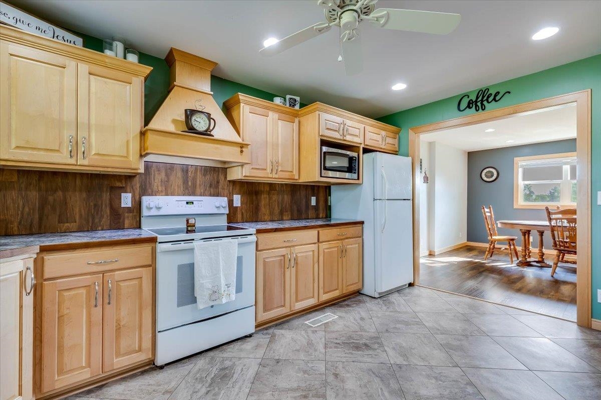 17490 Sw Hillwood Rd. Property Photo 3