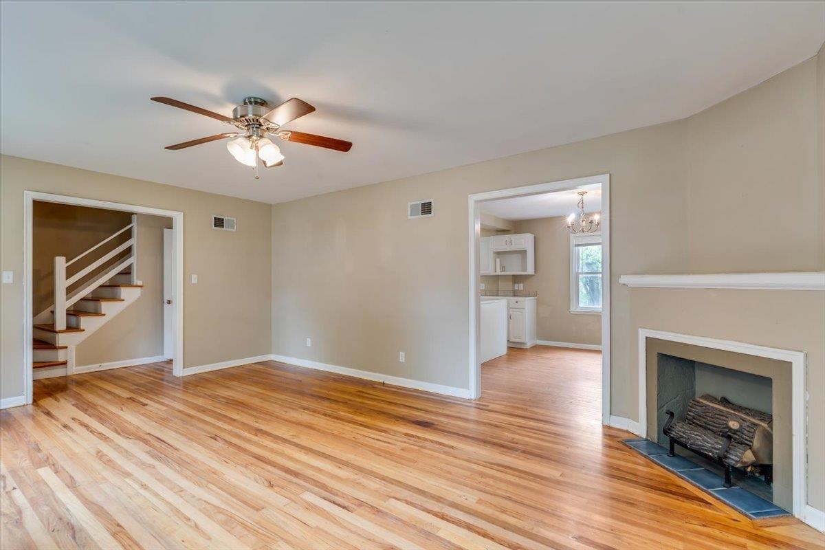 2410 E Wilma Property Photo 6