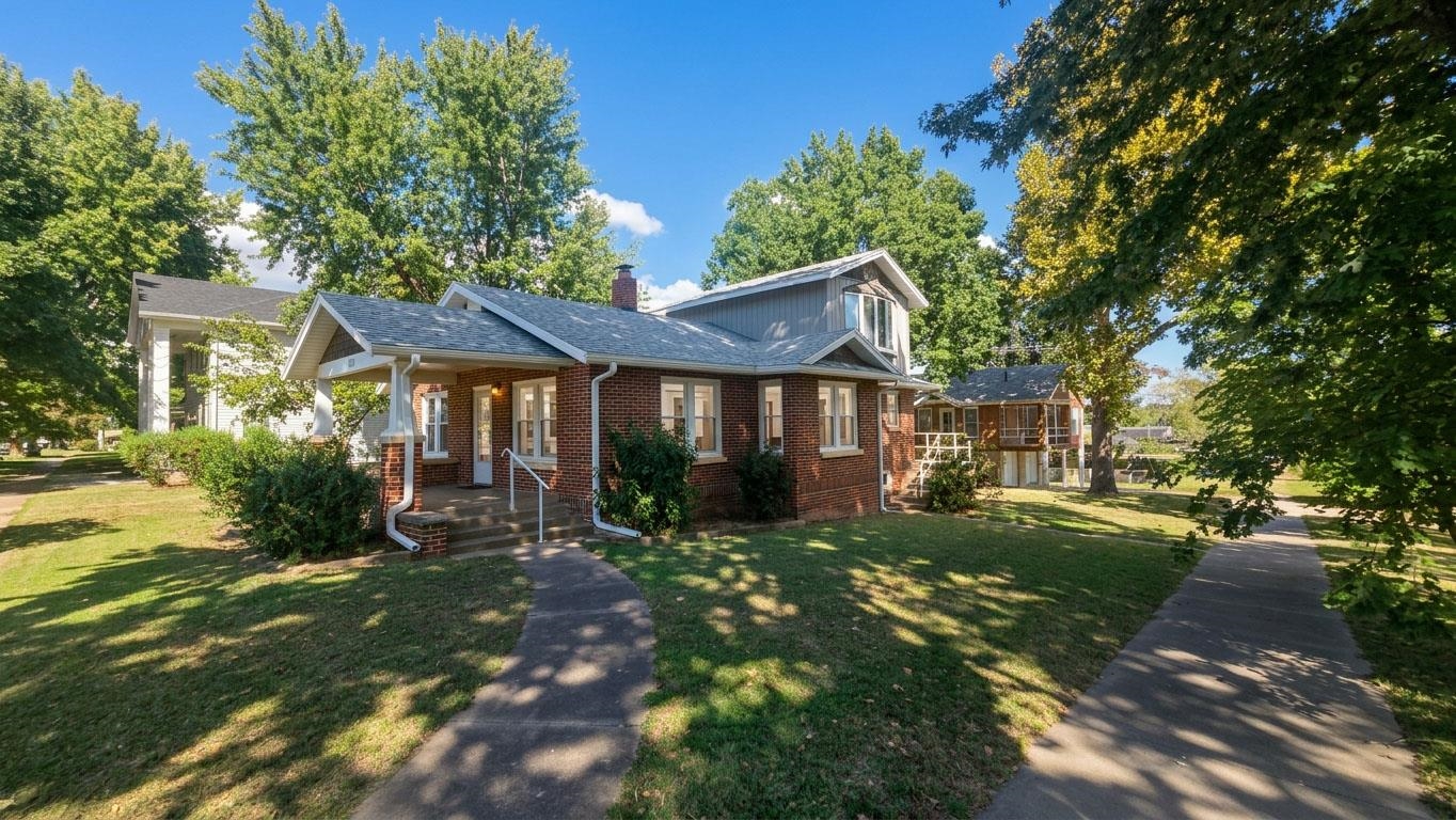 100 N C Property Photo 2