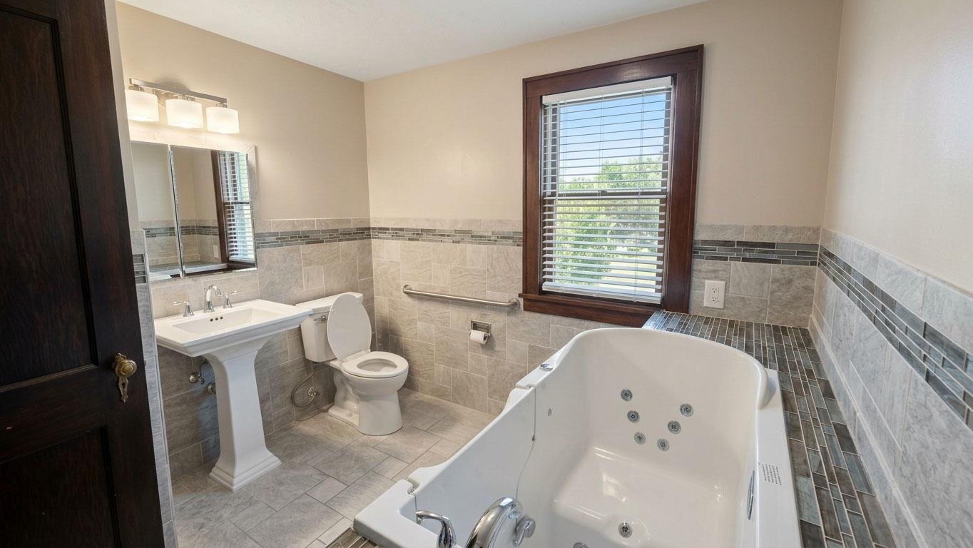 100 N C Property Photo 12