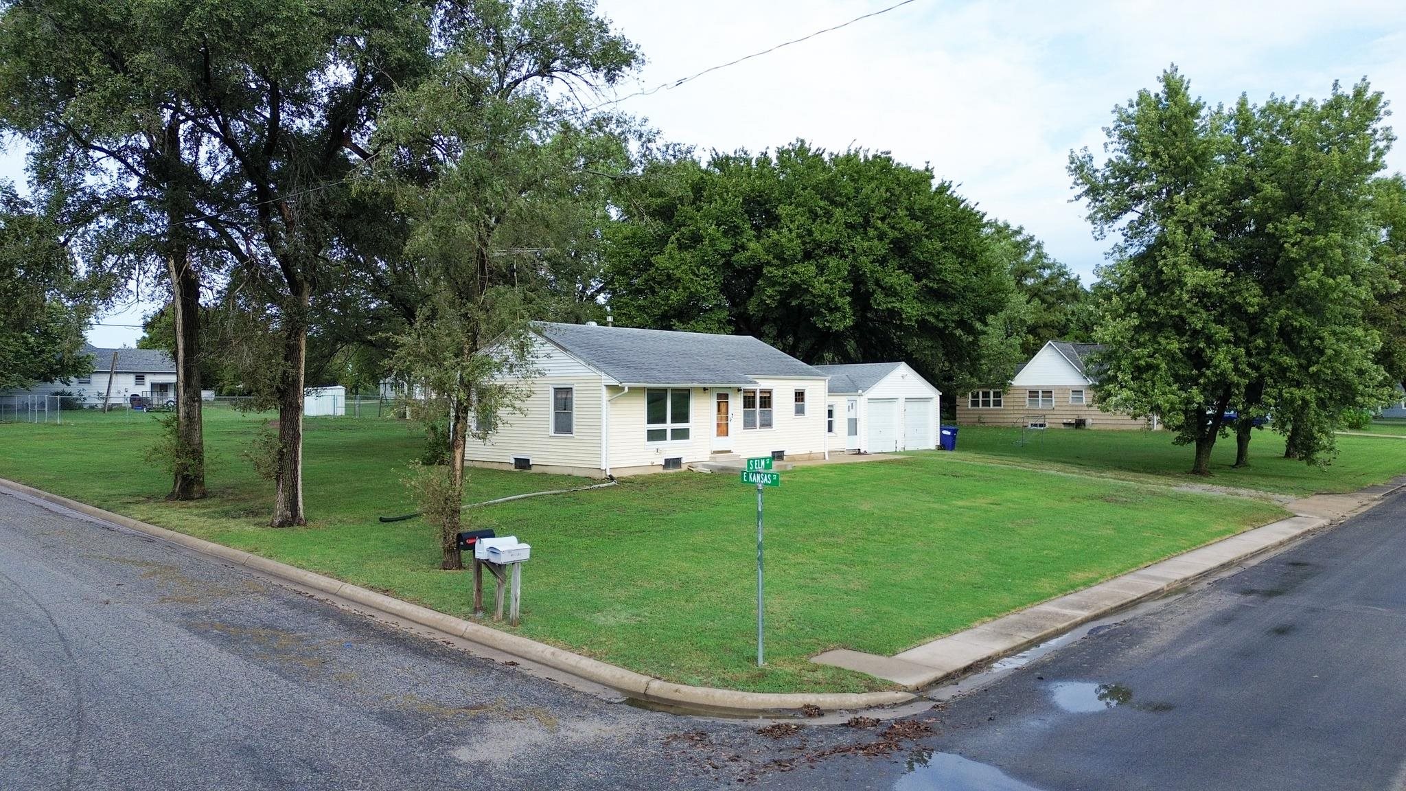 425 S Elm St Property Photo 1