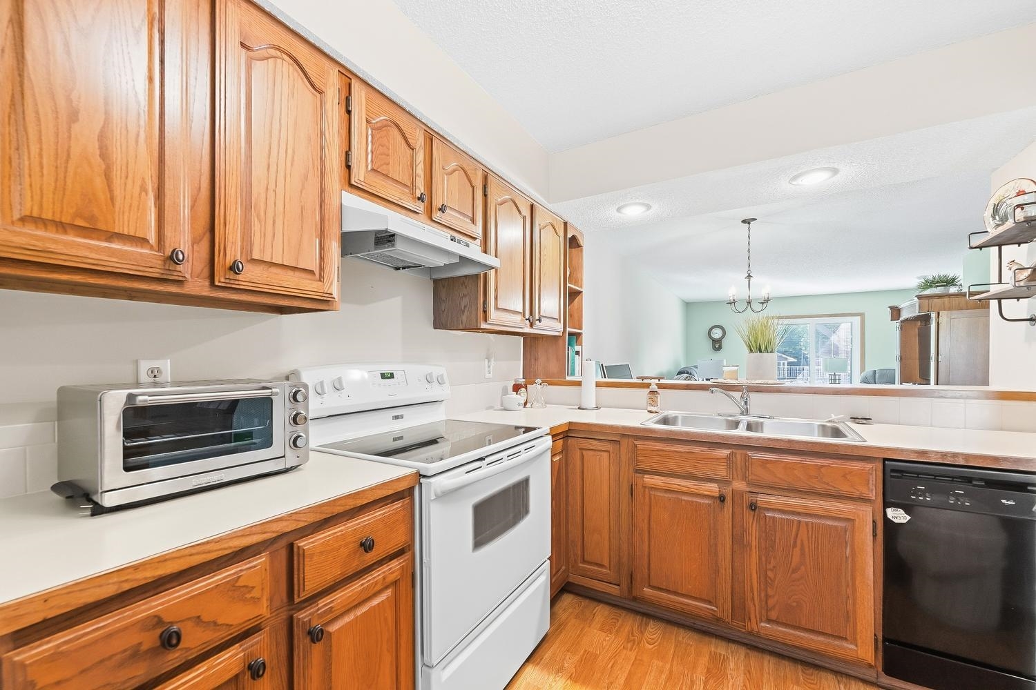 101 S Rock Property Photo 3