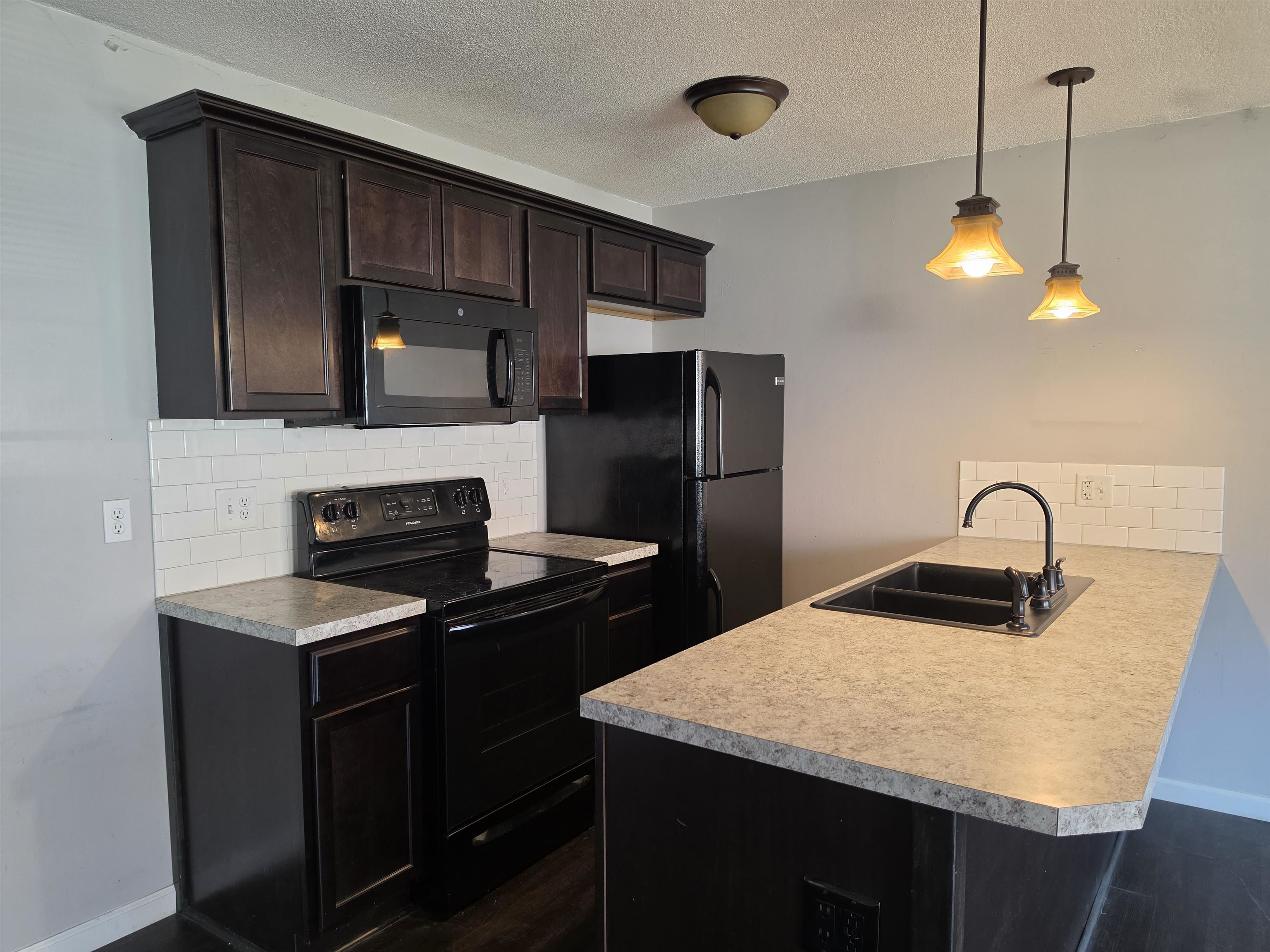1060 N Water Property Photo 2