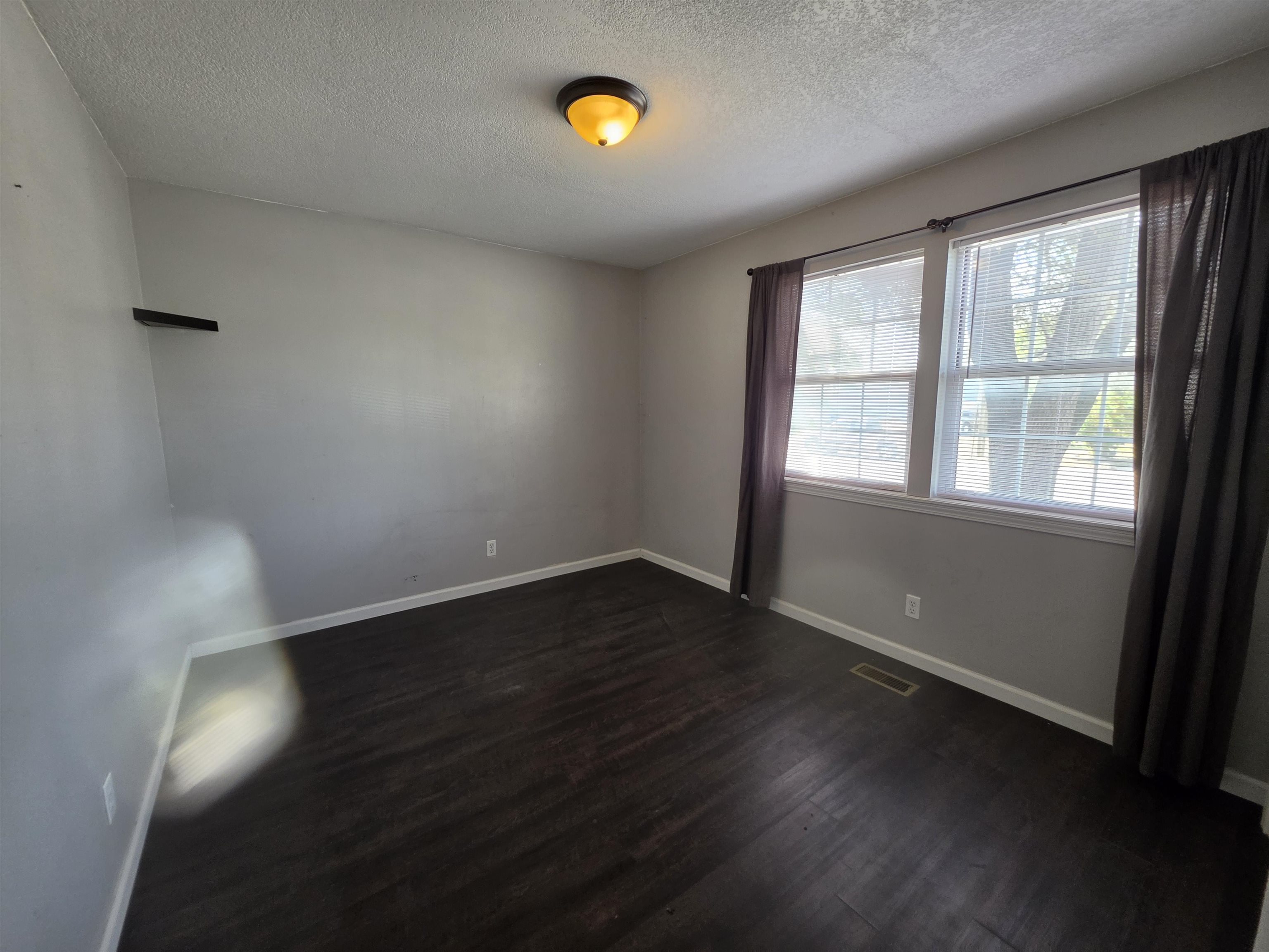 1060 N Water Property Photo 3
