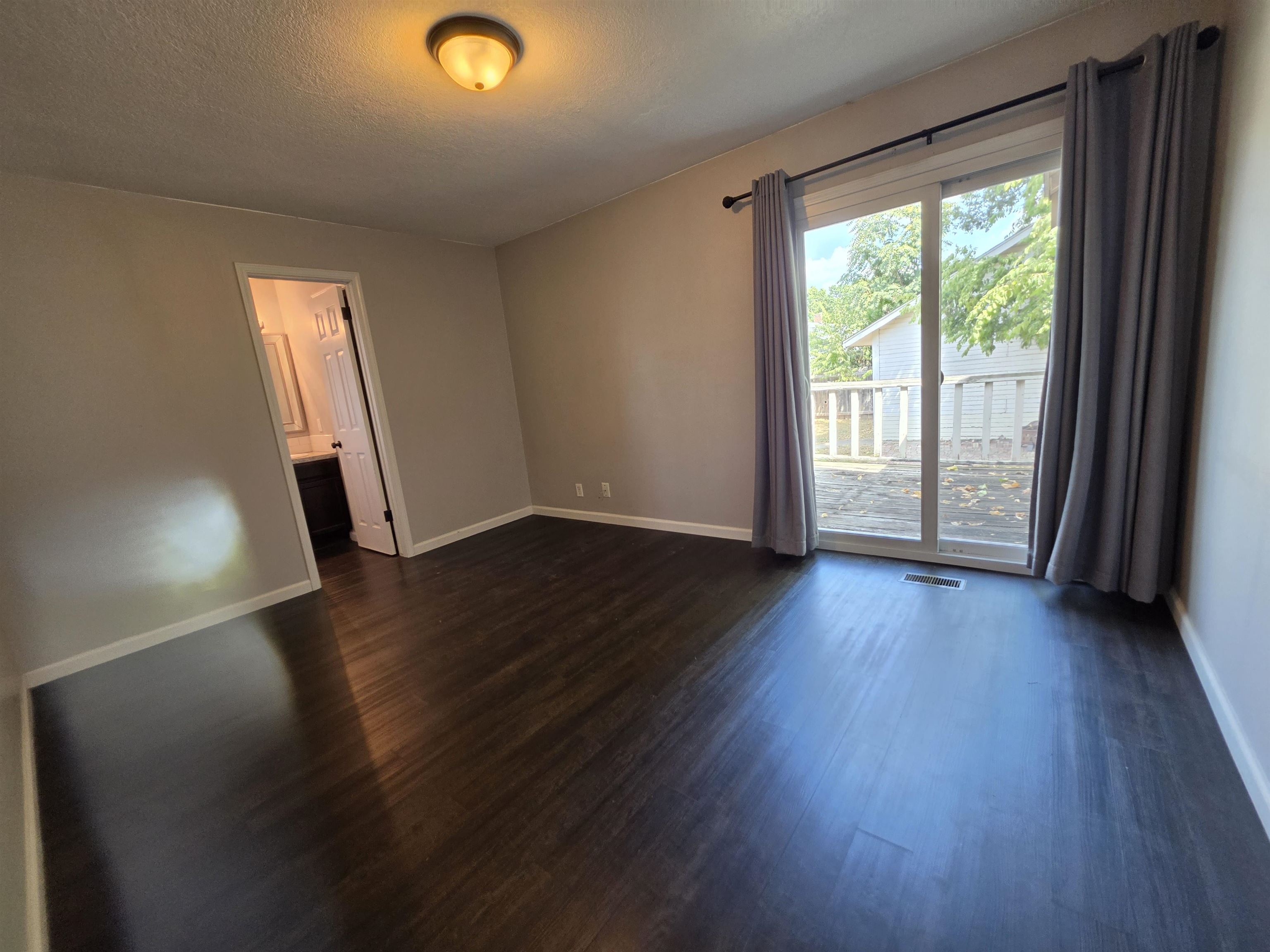 1060 N Water Property Photo 4