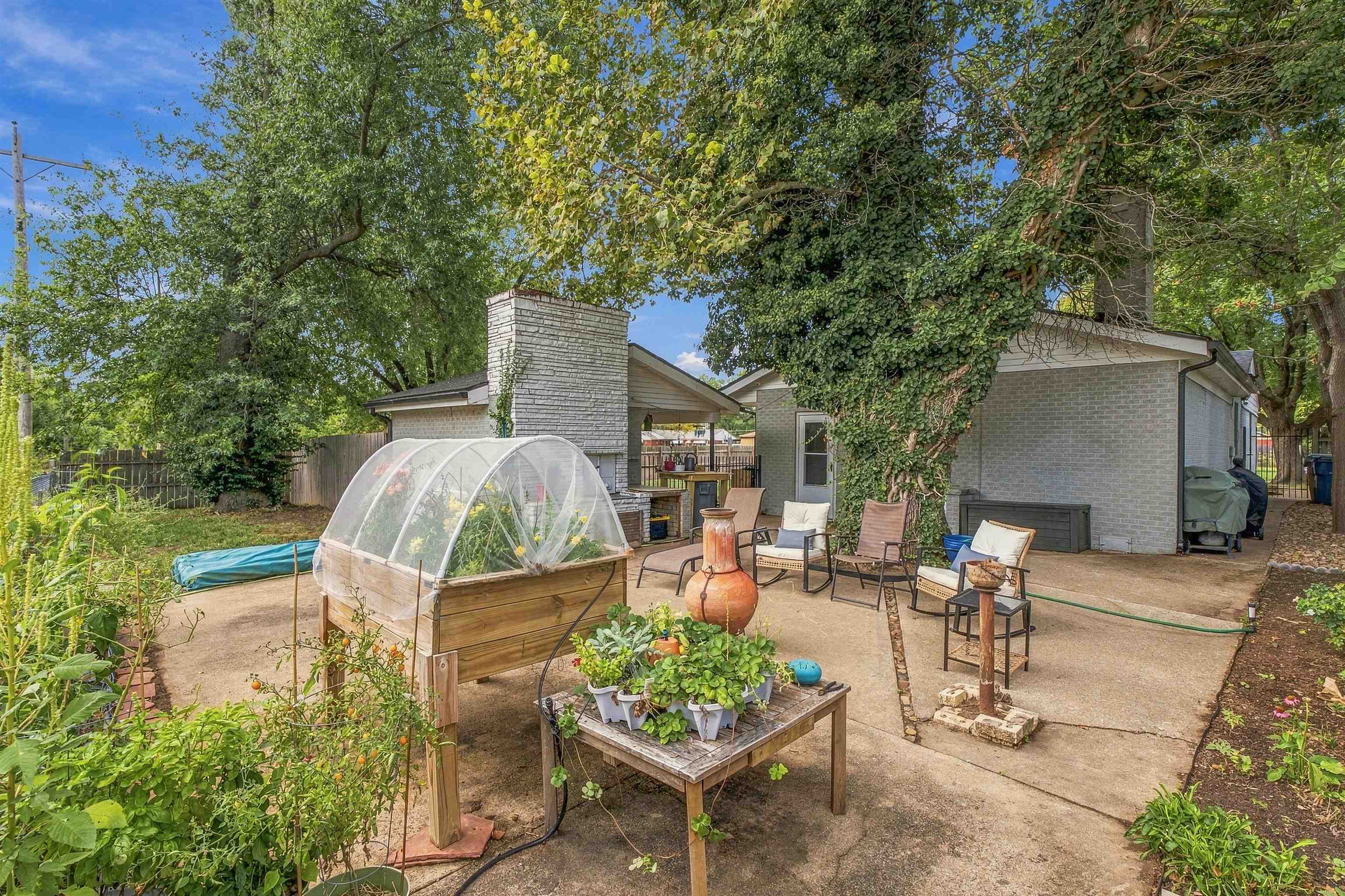 2256 S Fountain St. Property Photo 32