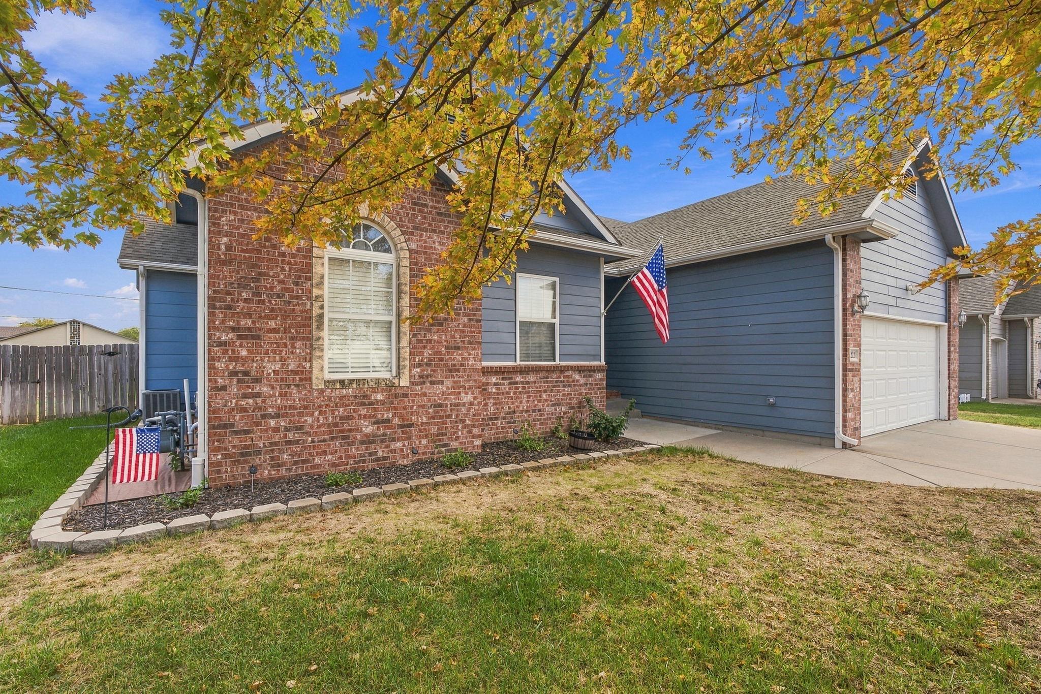4222 N Dellrose Property Photo 3