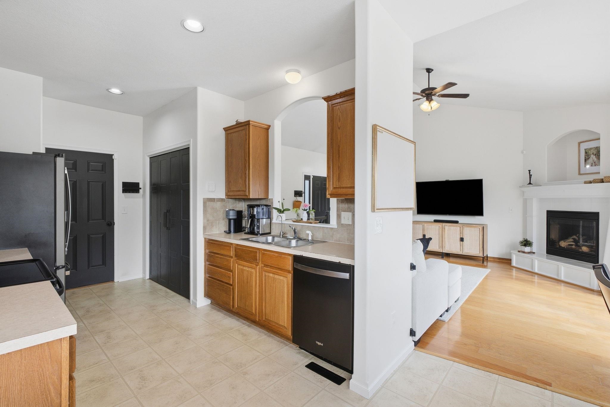 4222 N Dellrose Property Photo 10