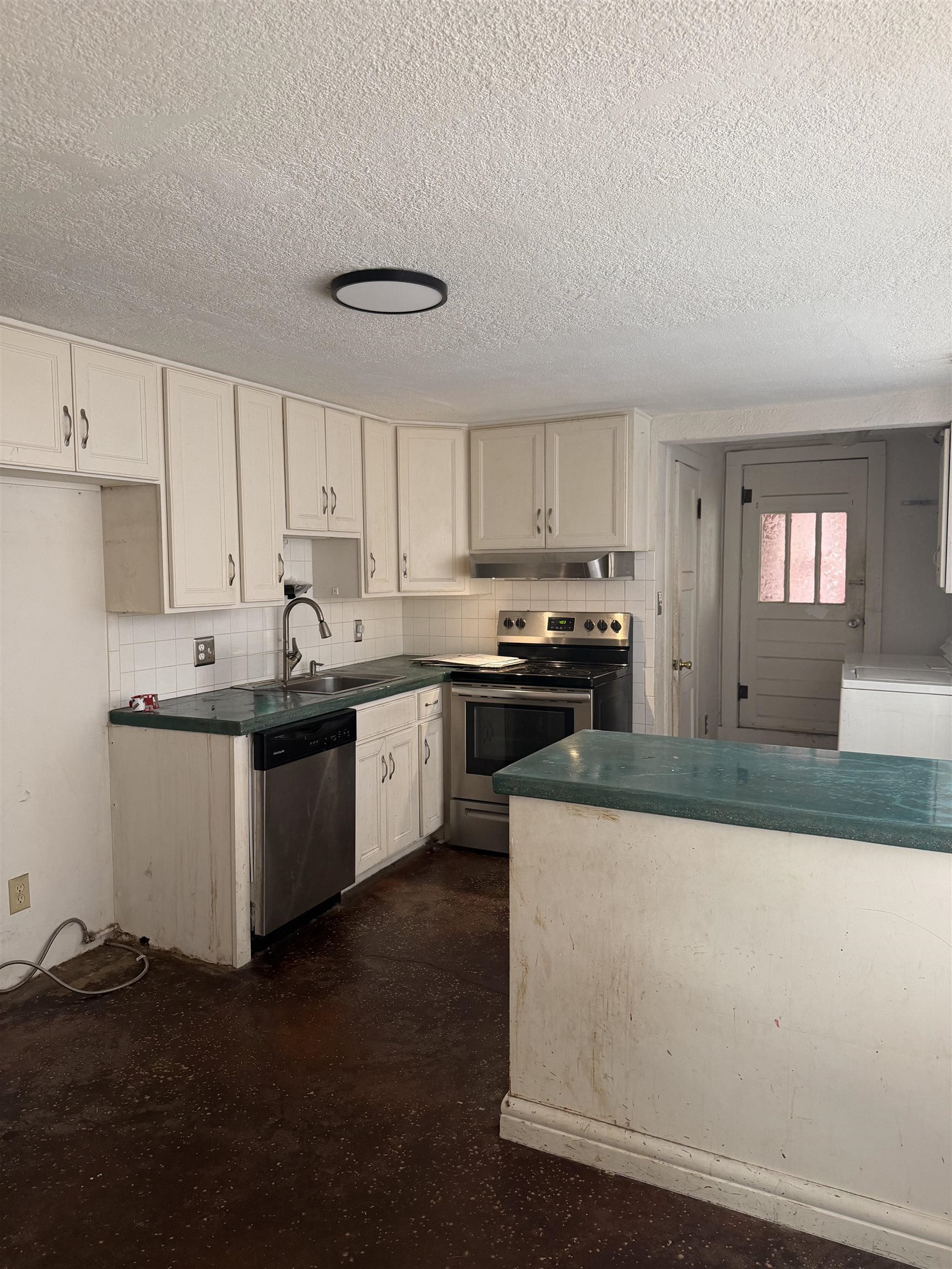 108 W Summit Property Photo 2
