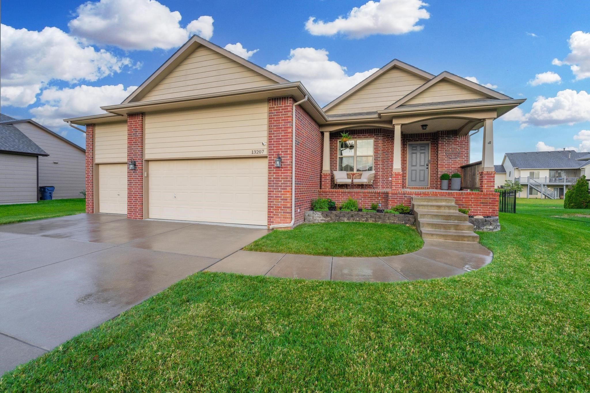 13207 E Gilbert Ct Property Photo 1