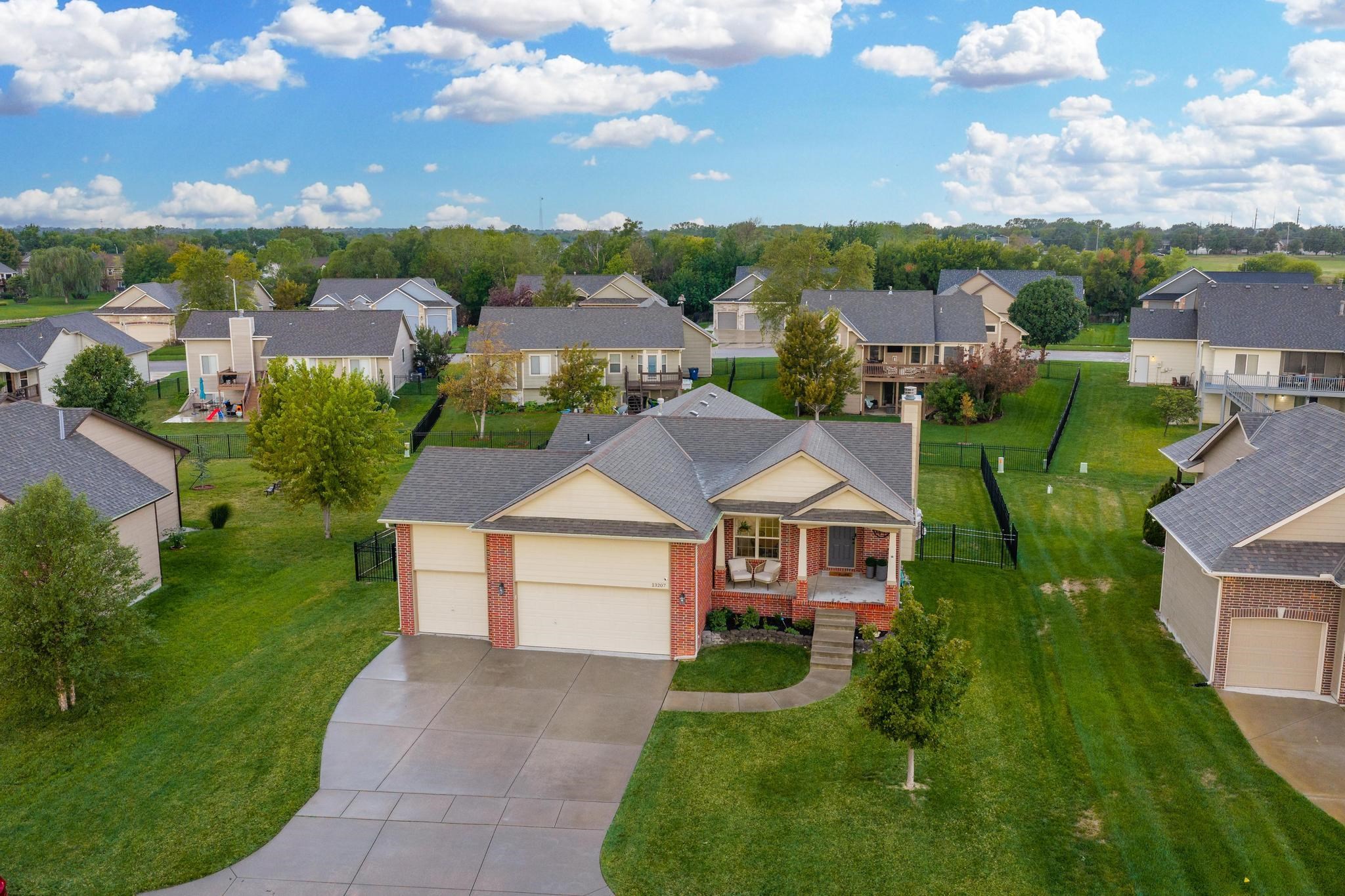 13207 E Gilbert Ct Property Photo 2