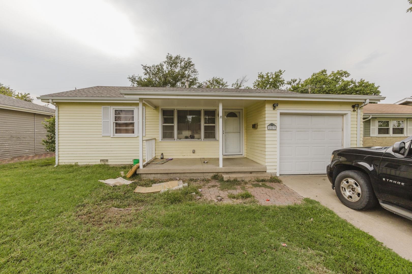 2223 S Walnut Property Photo 1