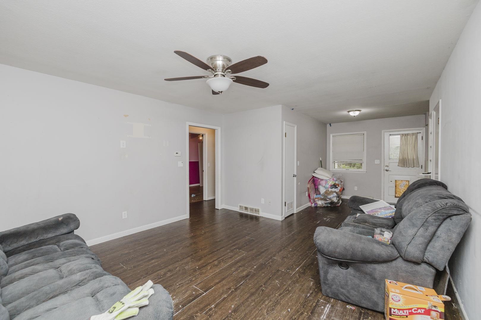 2223 S Walnut Property Photo 3