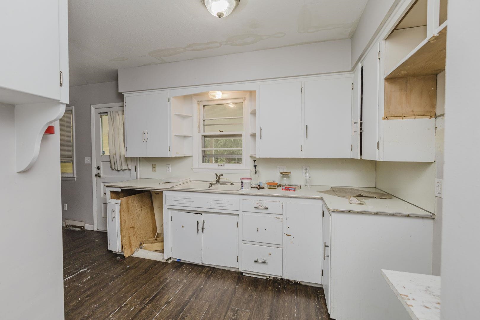 2223 S Walnut Property Photo 6
