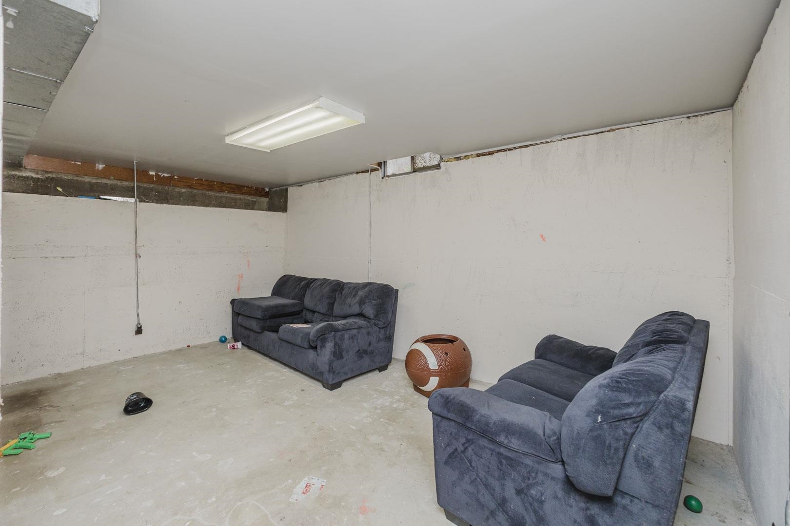2223 S Walnut Property Photo 17