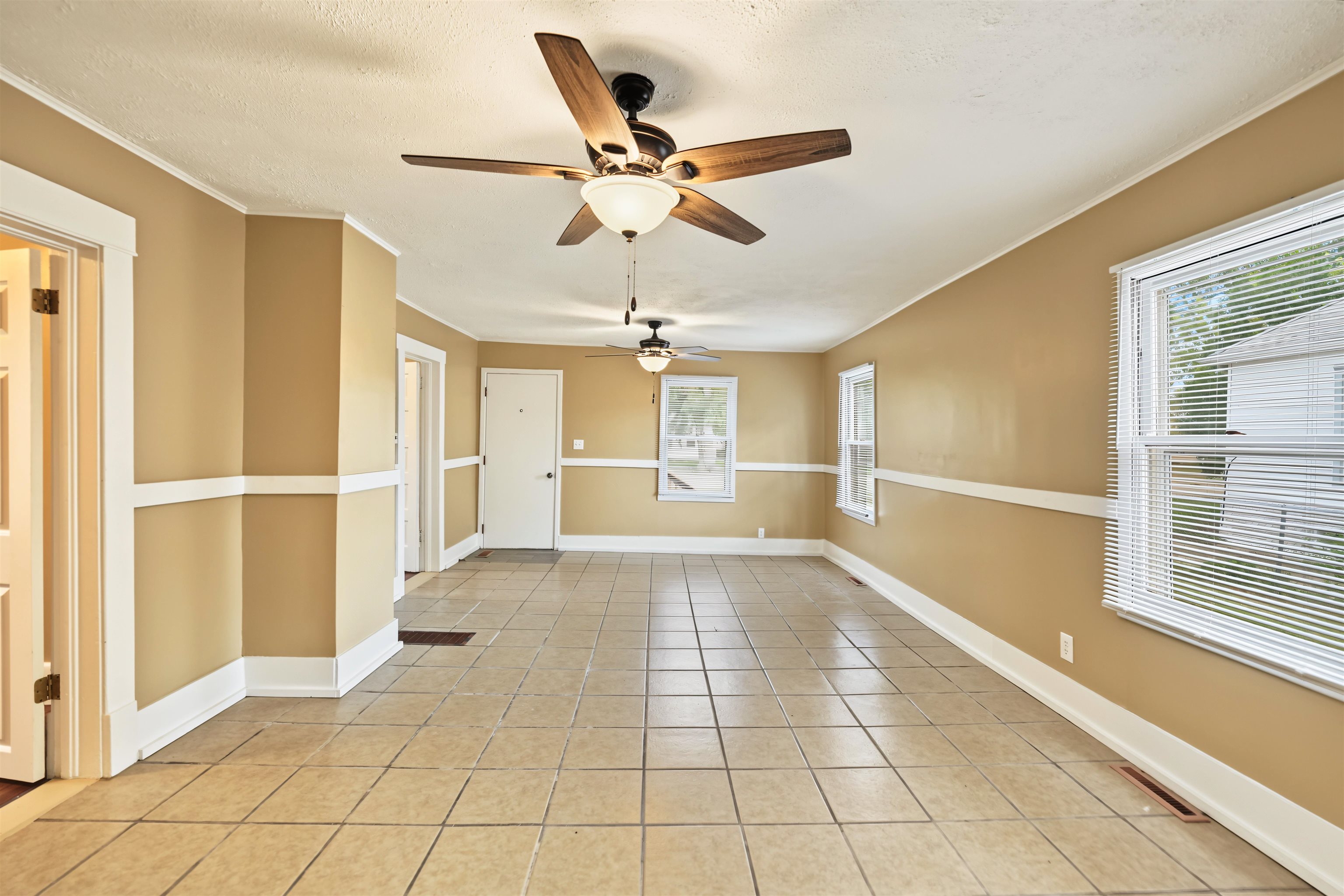 420 S College Ave Property Photo 6