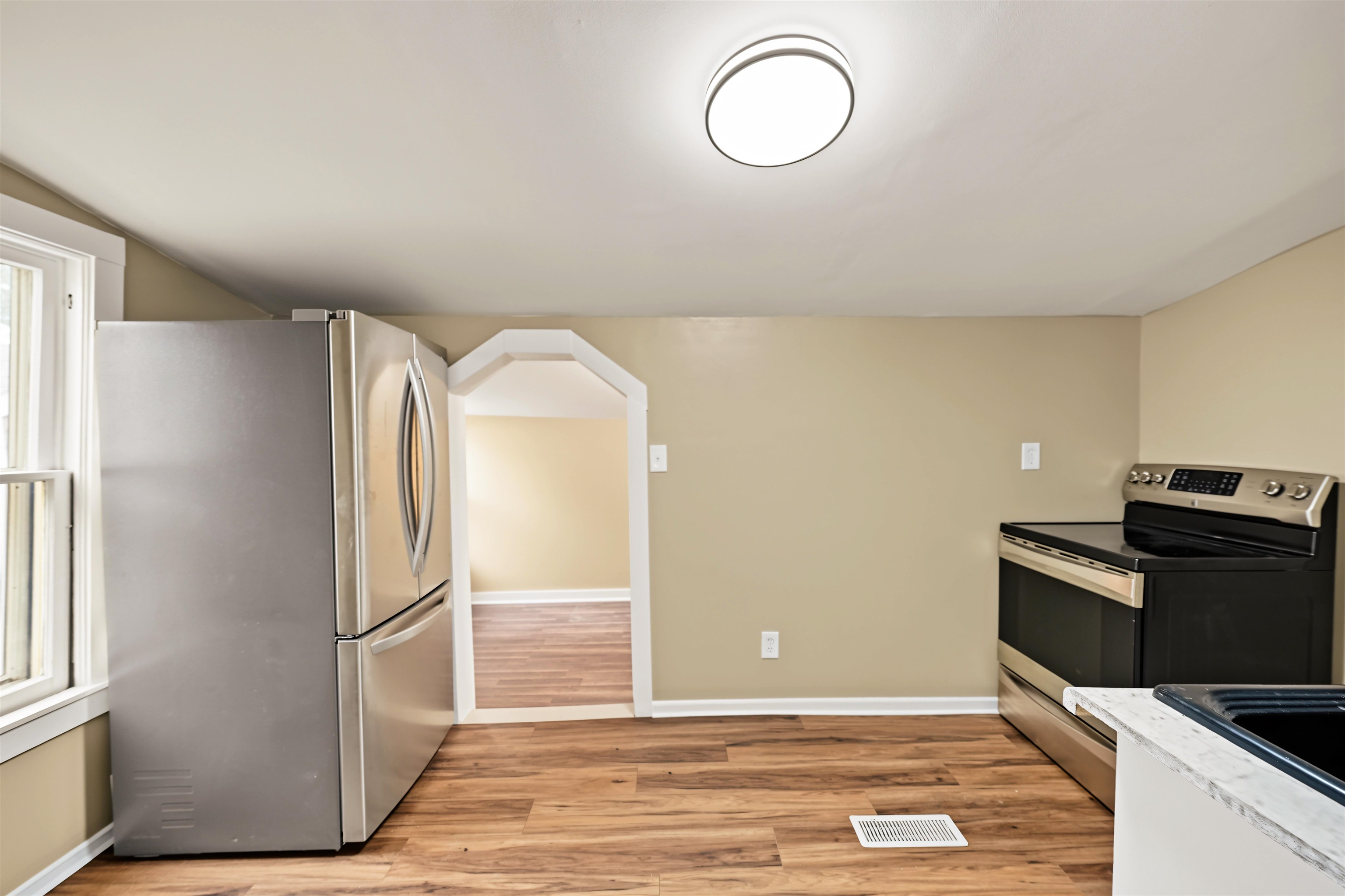 420 S College Ave Property Photo 8