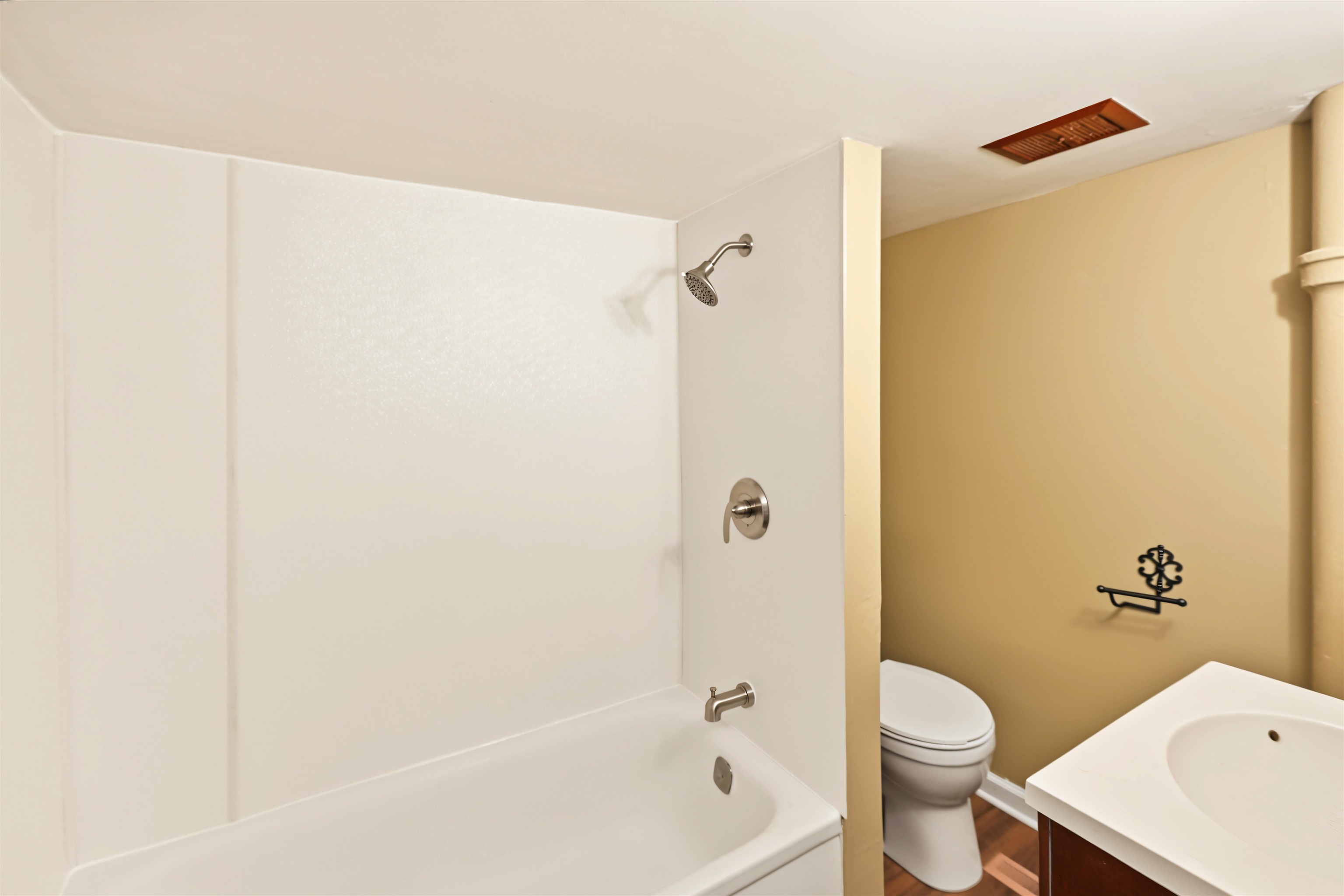 420 S College Ave Property Photo 12
