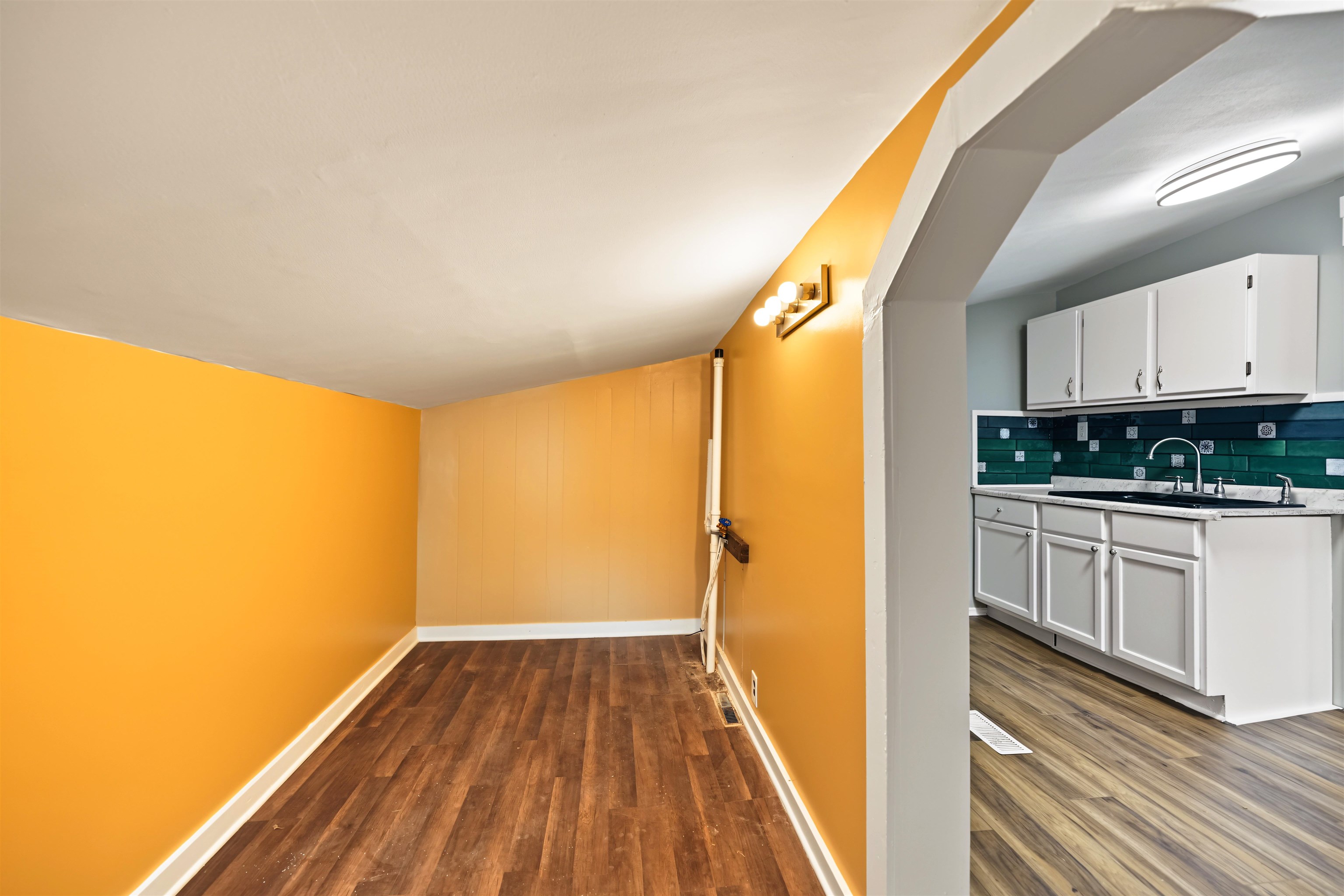420 S College Ave Property Photo 13
