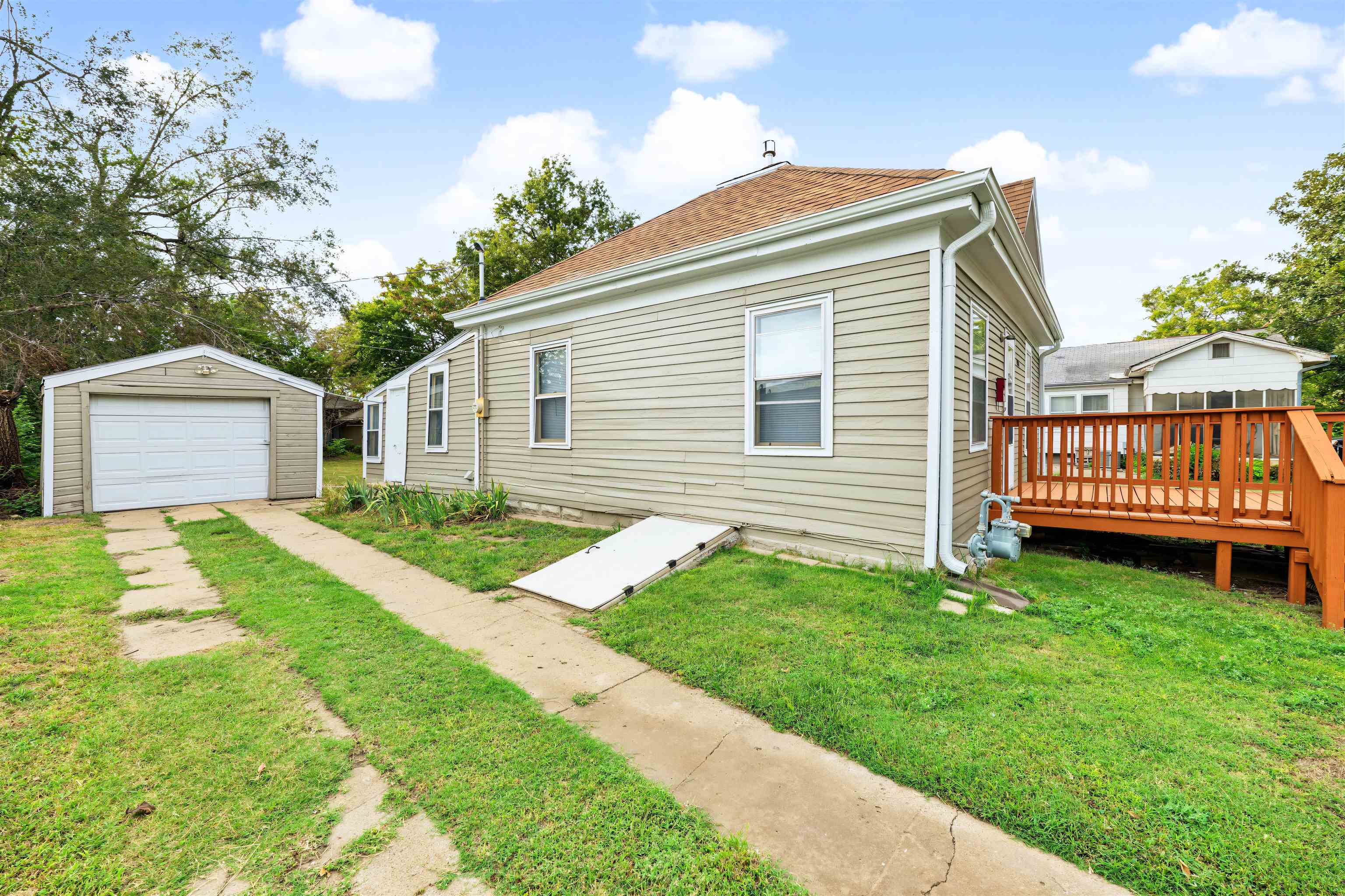 420 S College Ave Property Photo 14