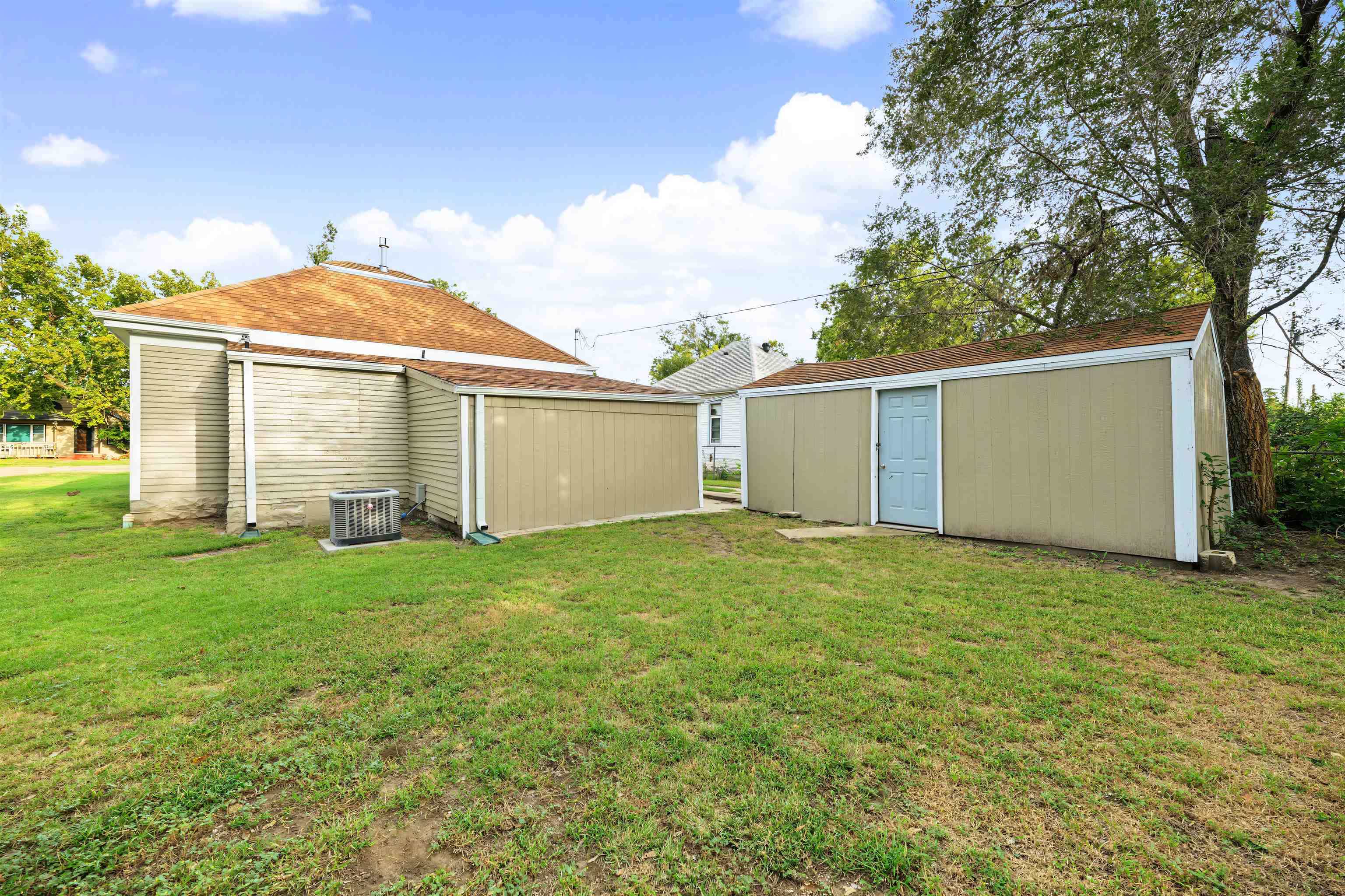 420 S College Ave Property Photo 16