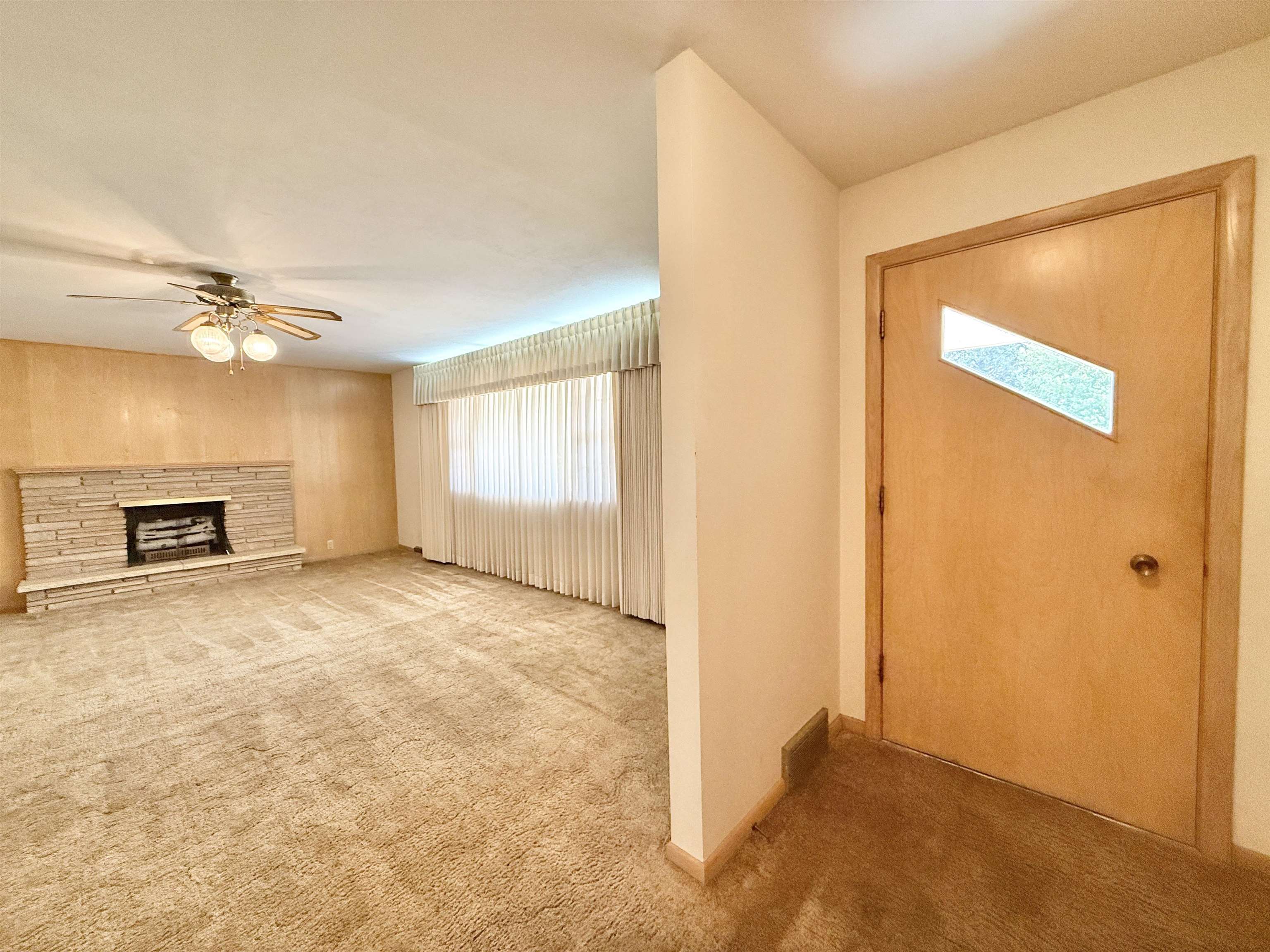207 S Park Ave Property Photo 3